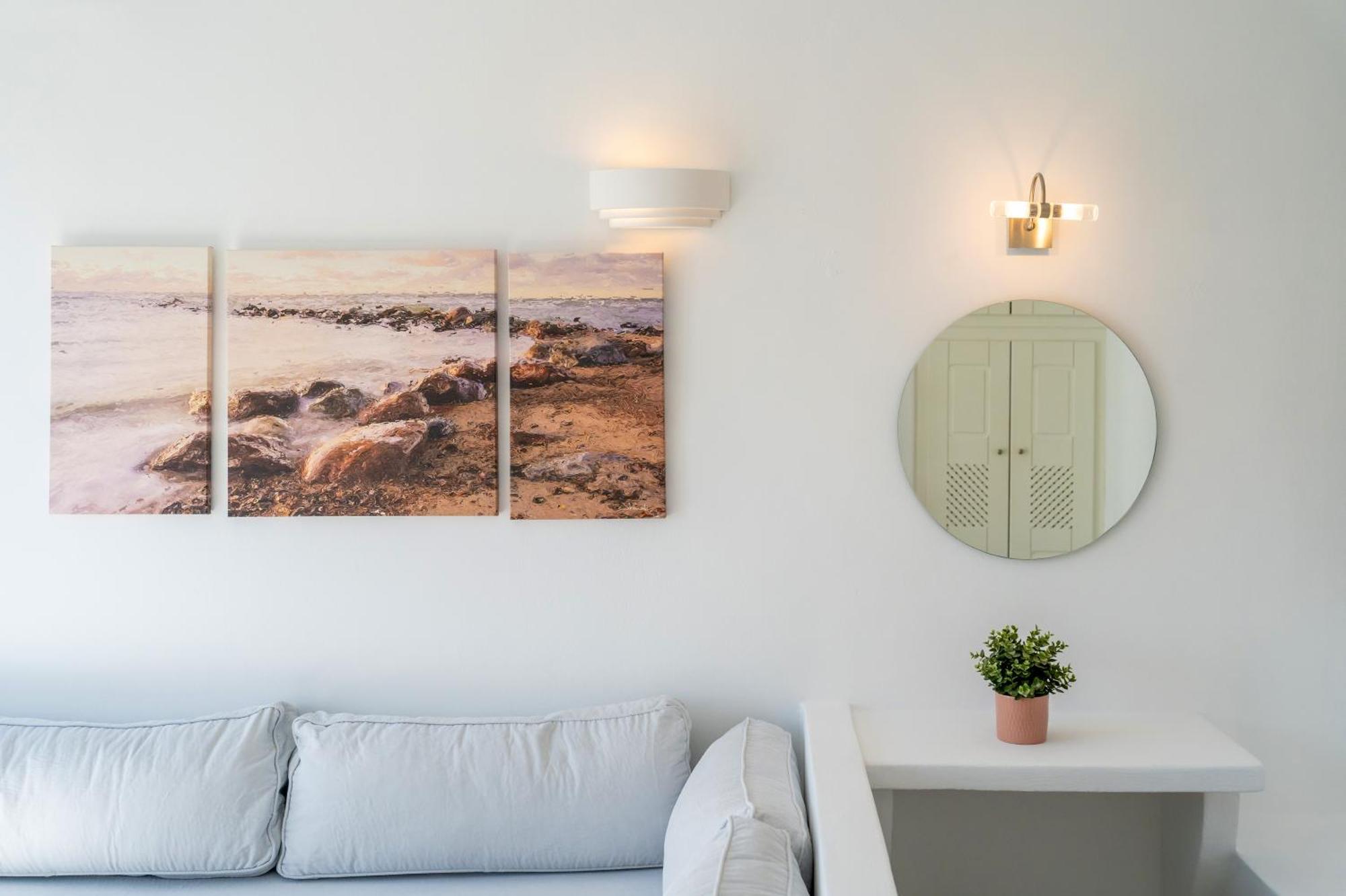 Enalion White Oia (Santorini)