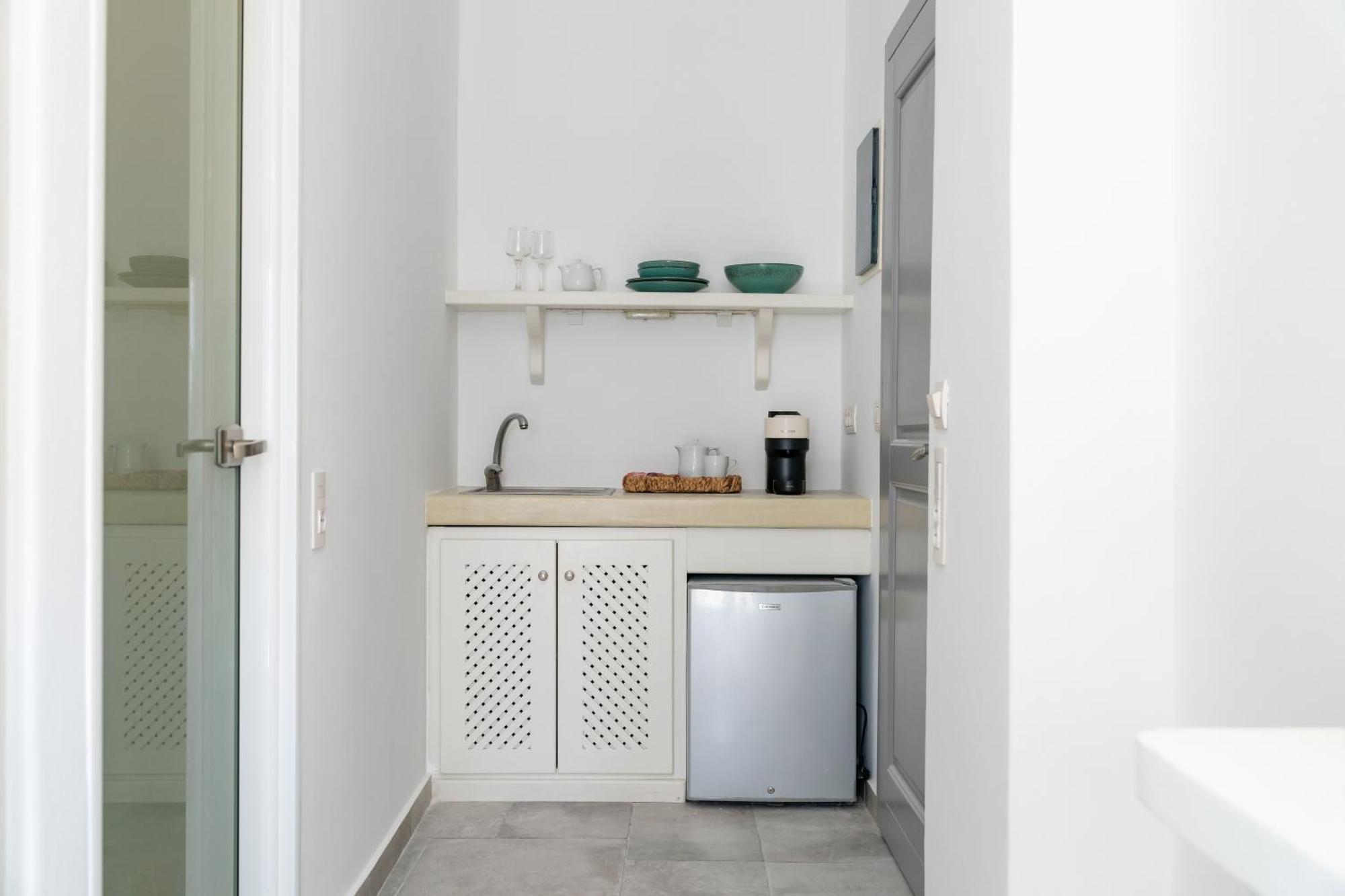 Enalion White * Oia (Santorini)