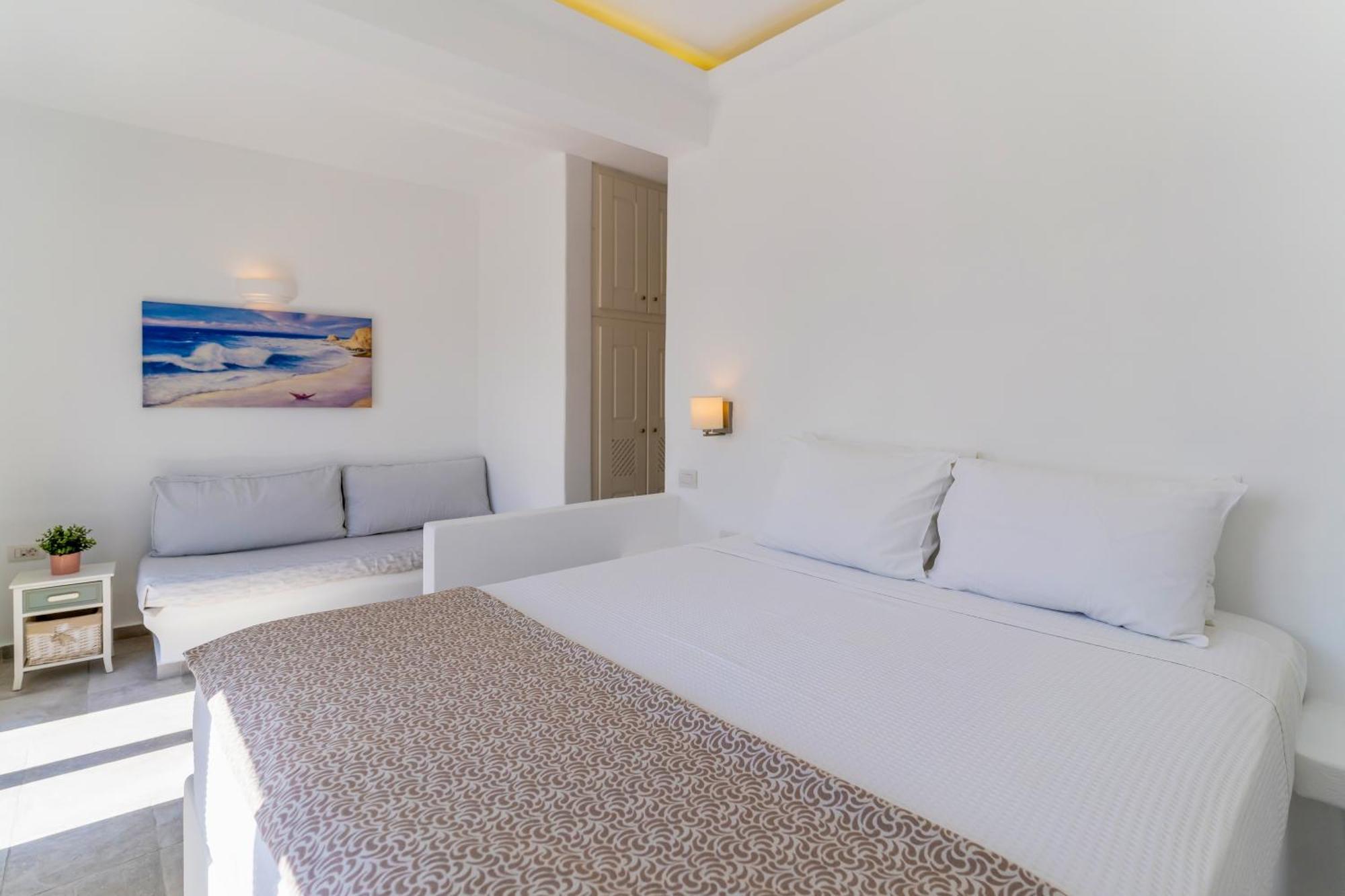 Enalion White Oia (Santorini)