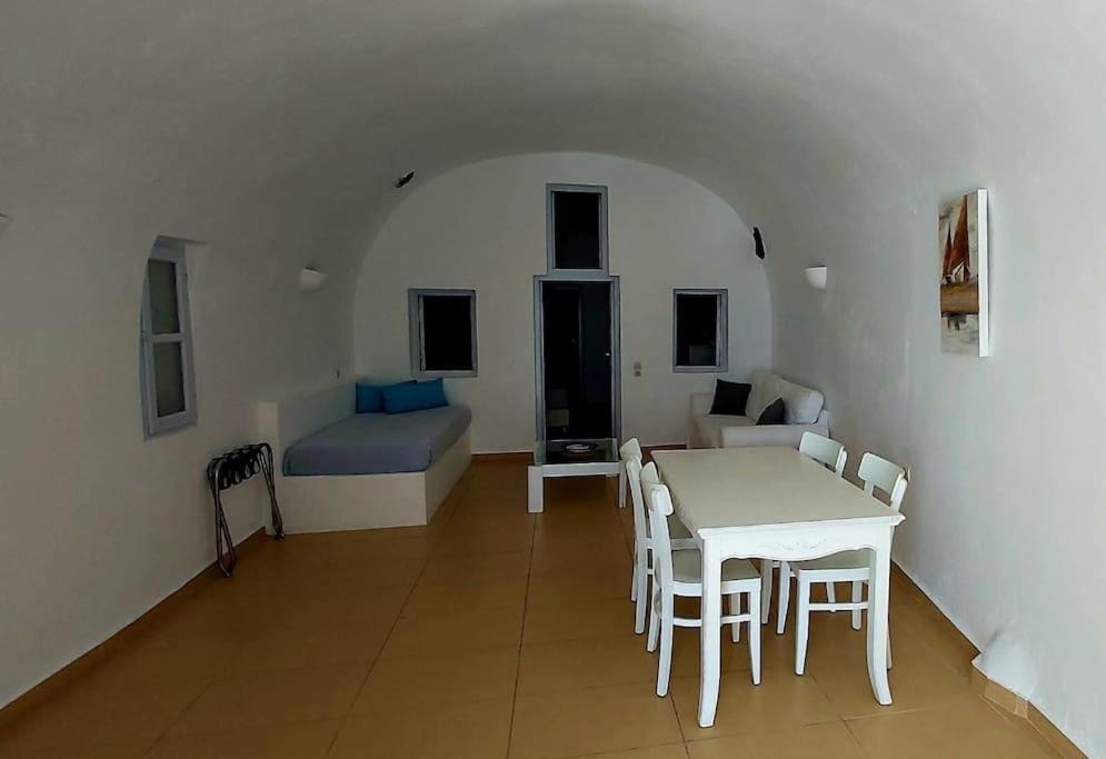 Holiday home Rock Cave House