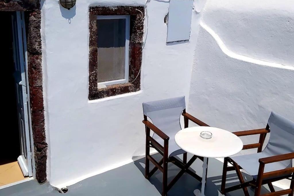 Rock Cave House * Oia (Santorini)