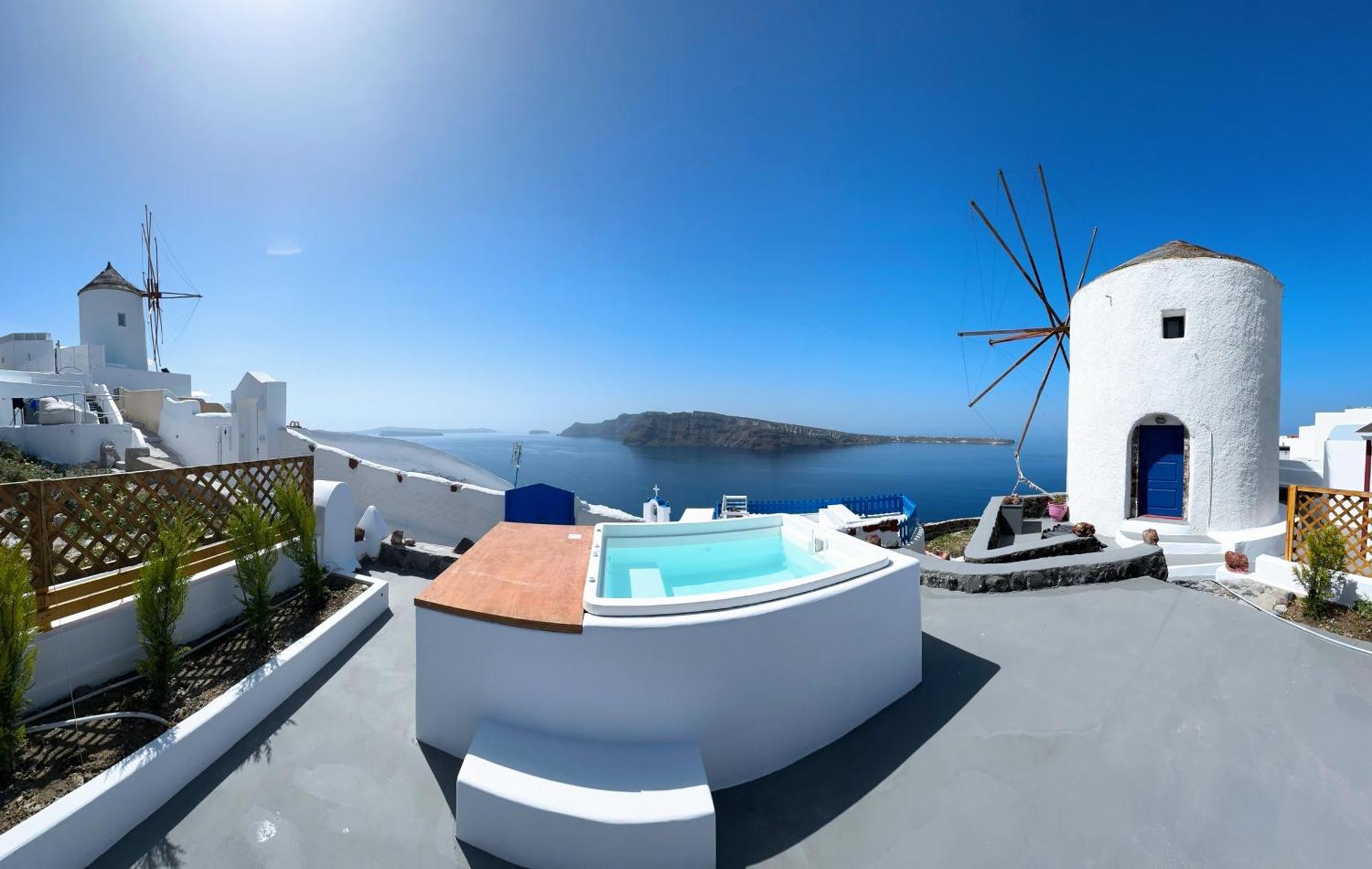 Lioyerma Windmill With Outdoor Hot Tub * Oia (Santorini)