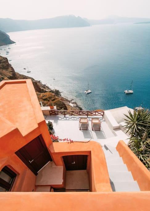 Terracotta Cave House Oia (Santorini)