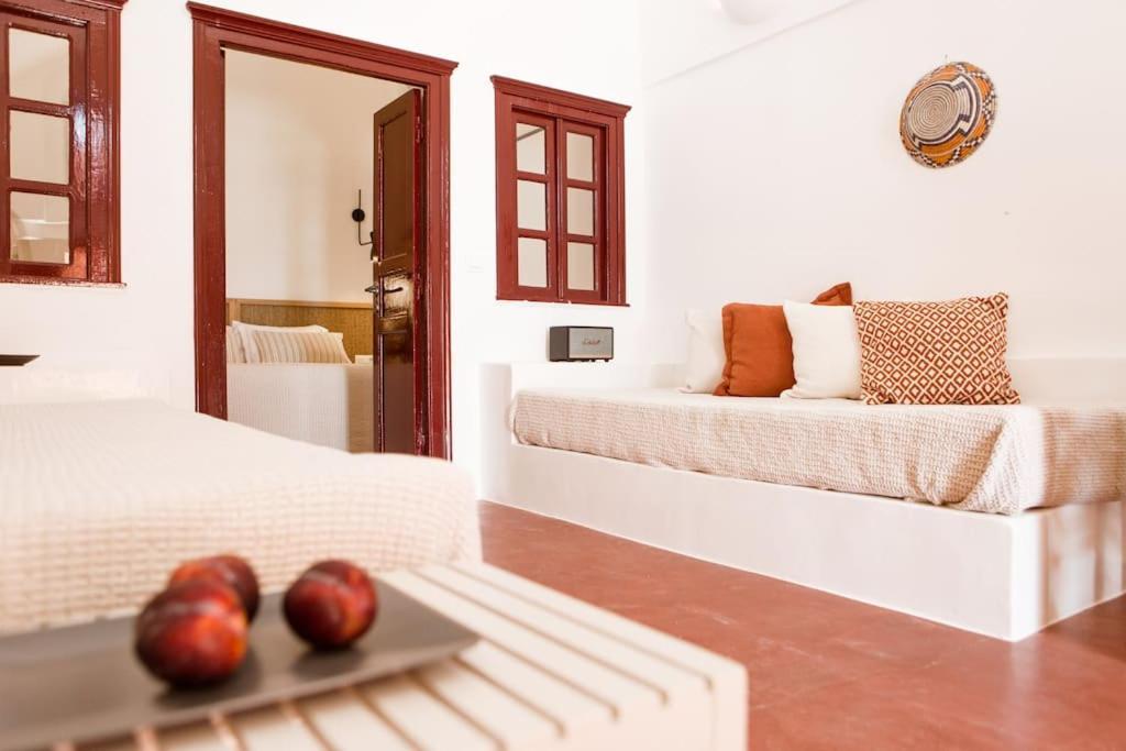 Terracotta Cave House Oia (Santorini)