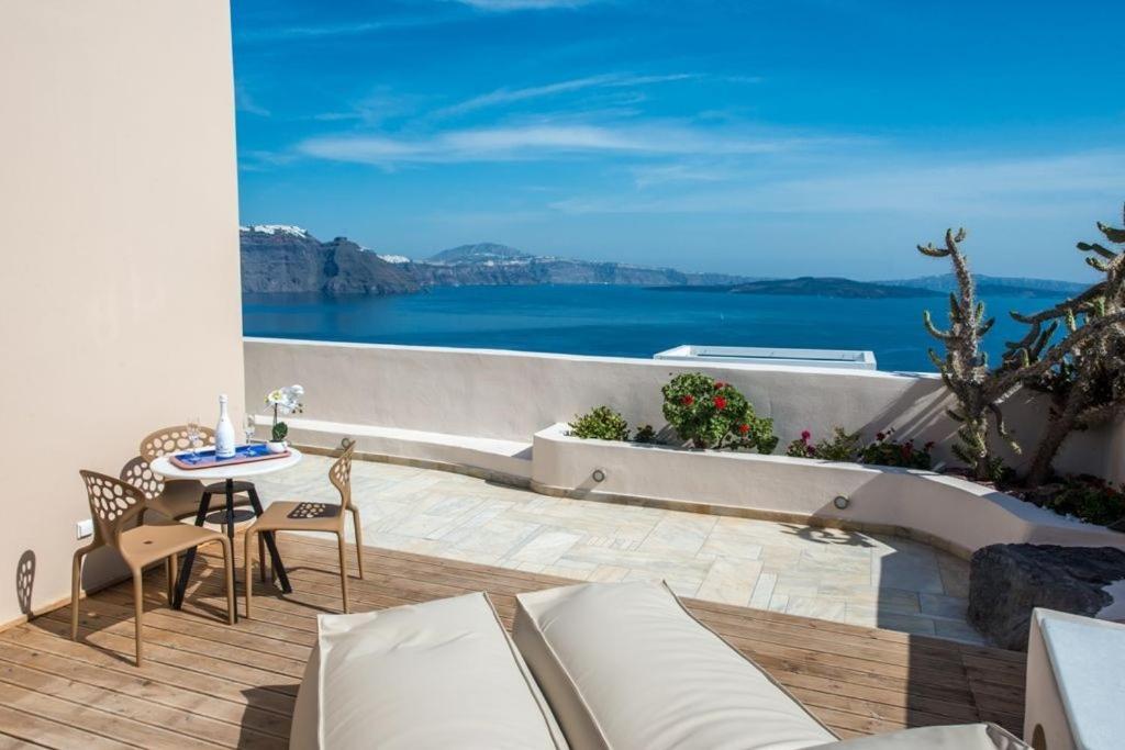 Pbs One Bedroom Villa With Outdoor Hot Tub Oia