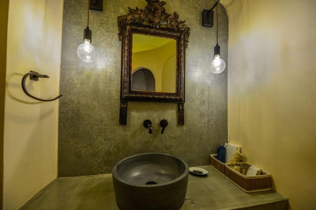 Pbs One Bedroom Villa With Outdoor Hot Tub Oia