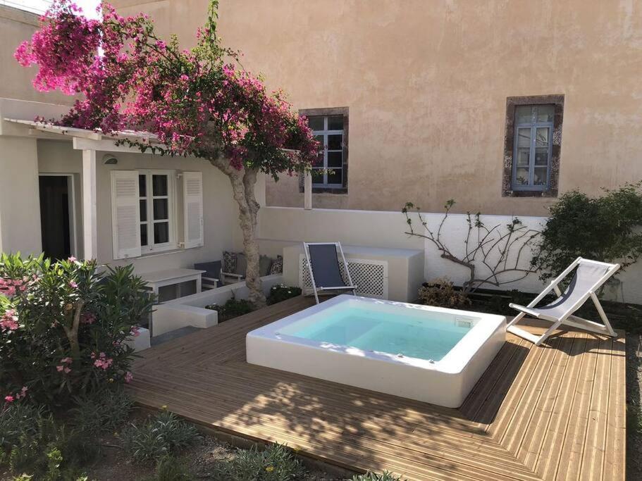 The Garden In * Oia (Santorini)