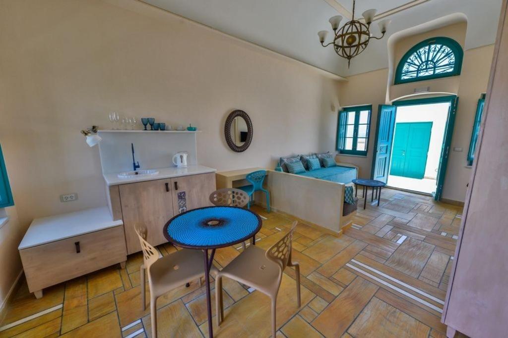 Pbs One Bedroom Villa With Outdoor Hot Tub Oia