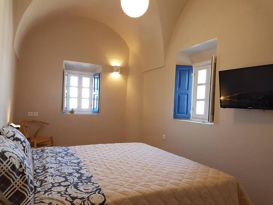 Life Mansion In * Oia (Santorini)