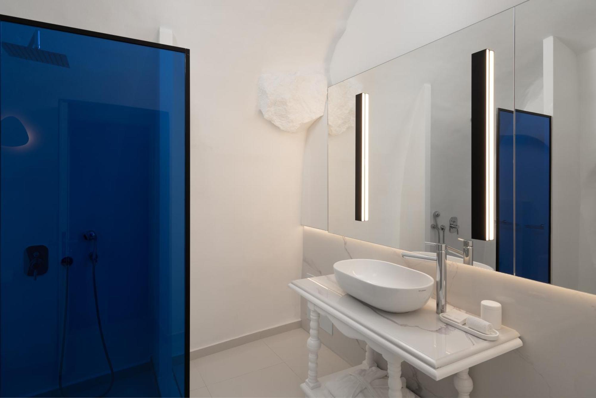 Hotel Katikies Santorini - The Leading Of The World