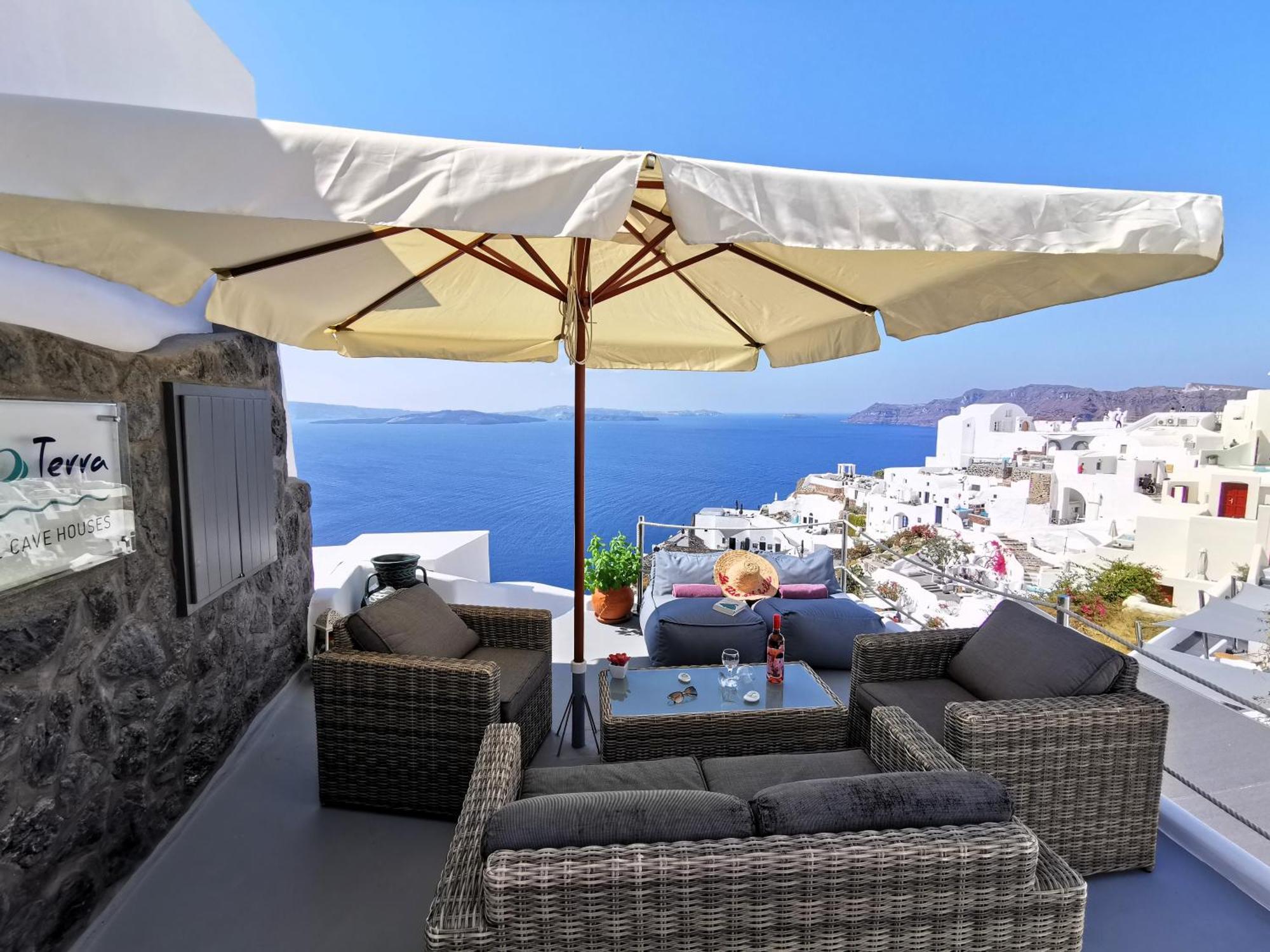 Aqua & Terra Traditional Cave Villa Oia (Santorini)
