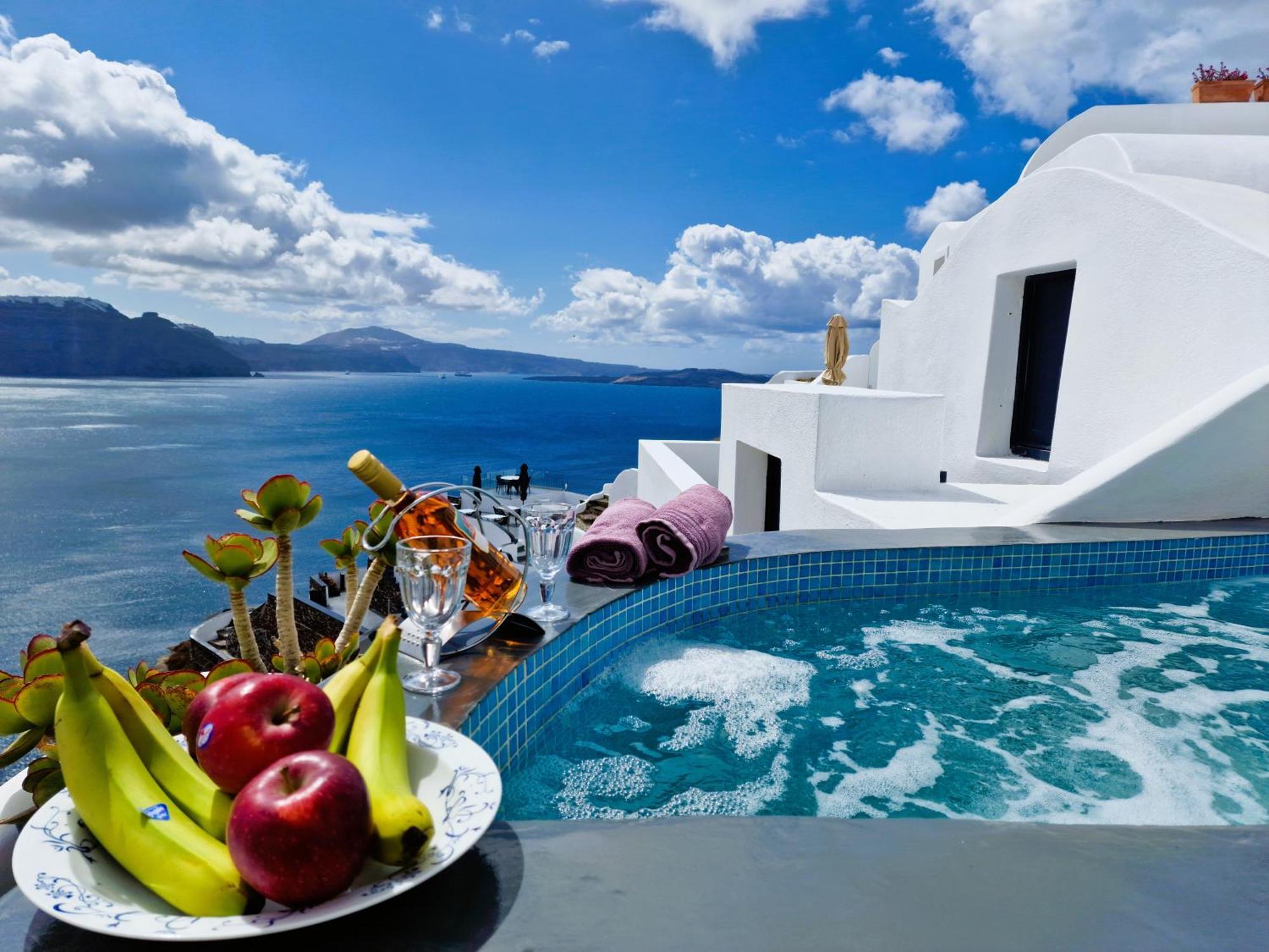 Aqua & Terra Traditional Cave Villa Oia (Santorini)
