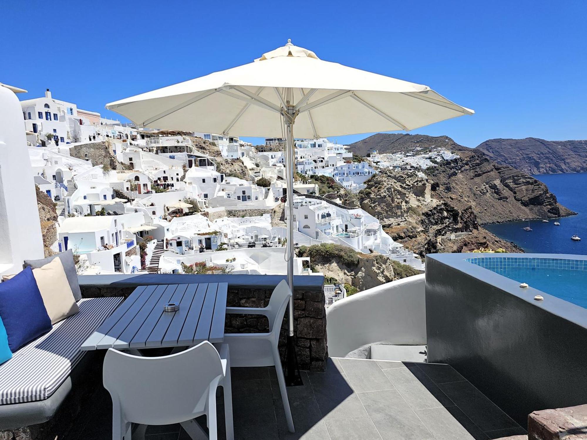 Aqua & Terra Traditional Cave Villa Oia (Santorini)