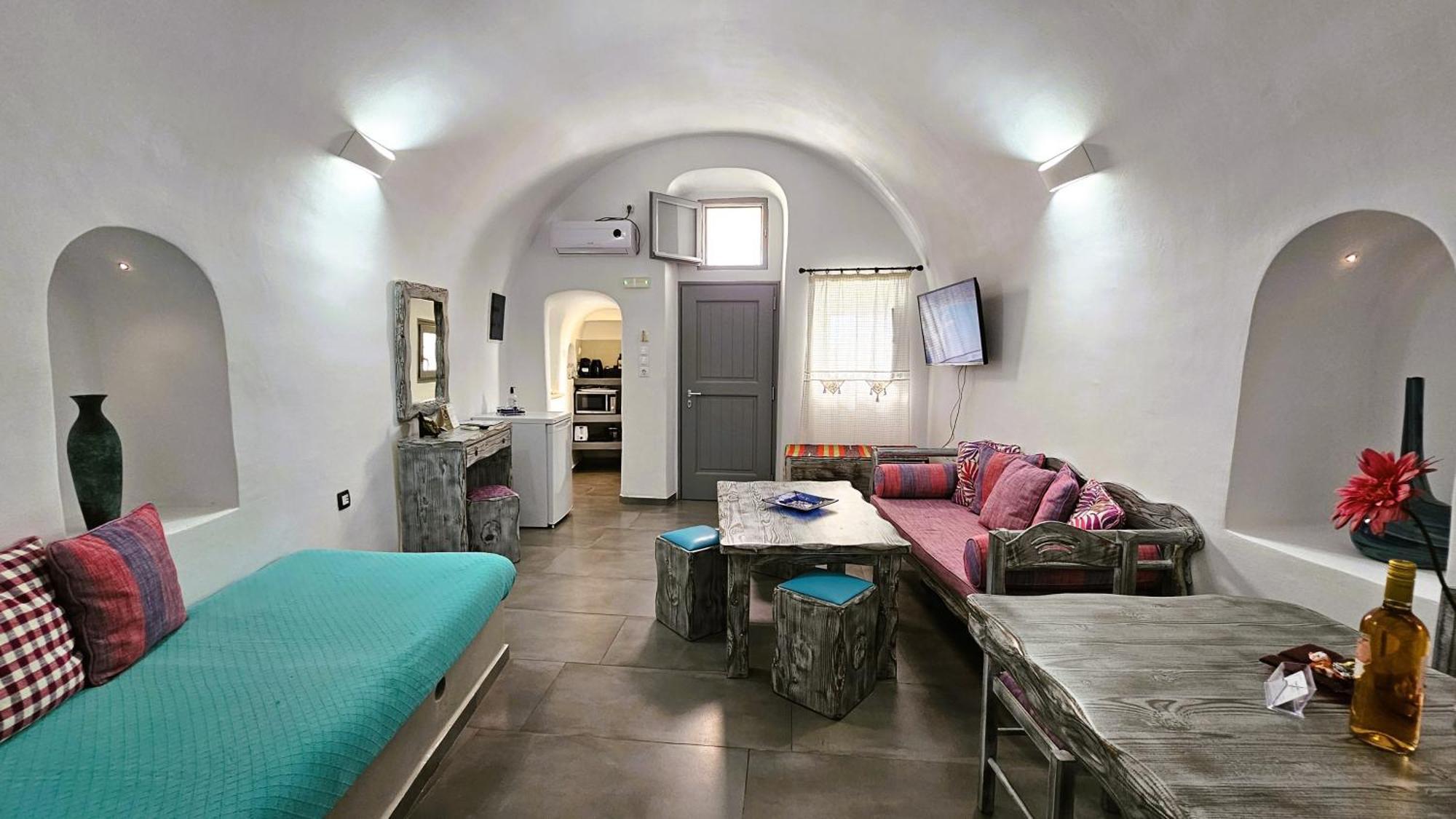 Villa Aqua & Terra Traditional Cave *