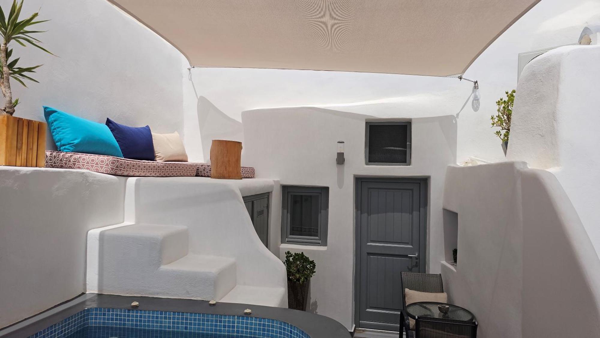 Aqua & Terra Traditional Cave Oia (Santorini)