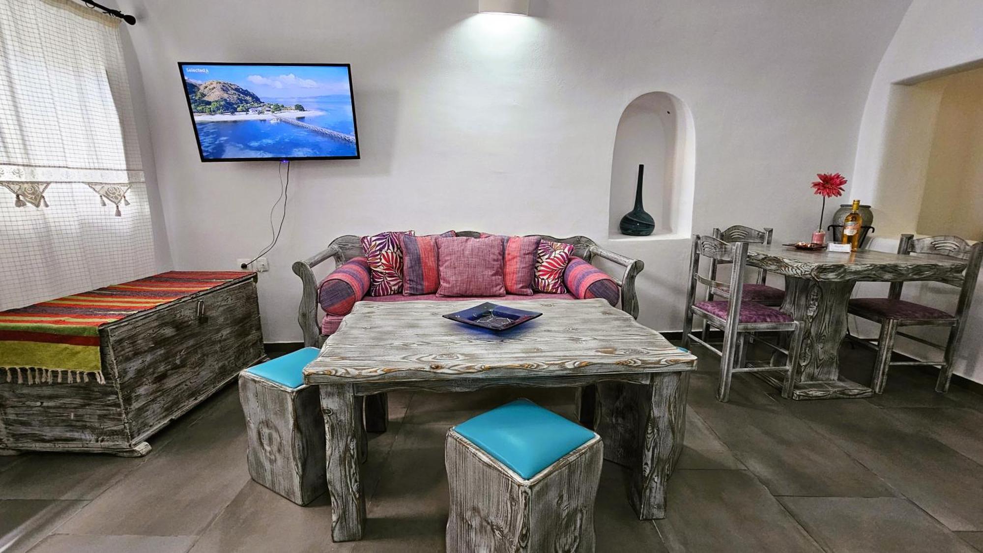 Villa Aqua & Terra Traditional Cave