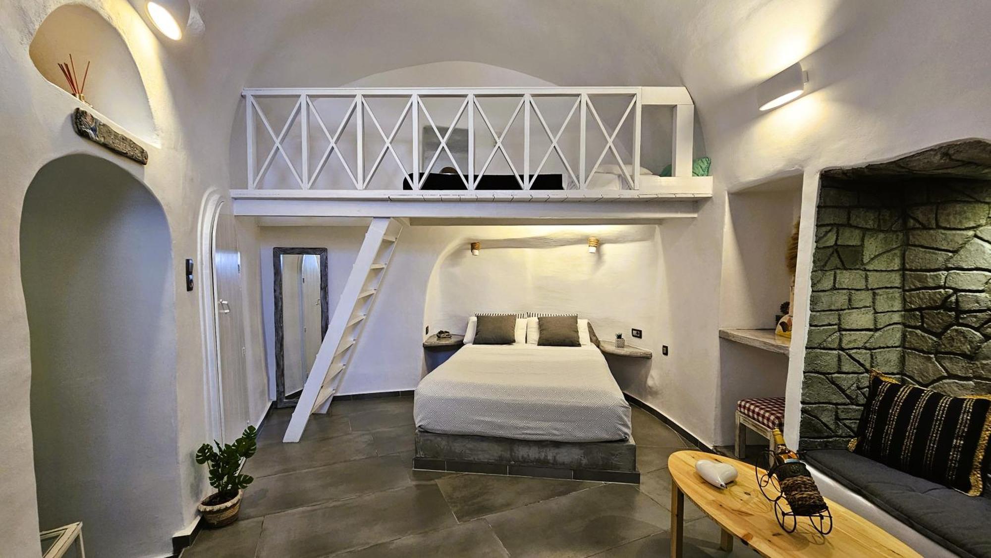 Villa Aqua & Terra Traditional Cave *