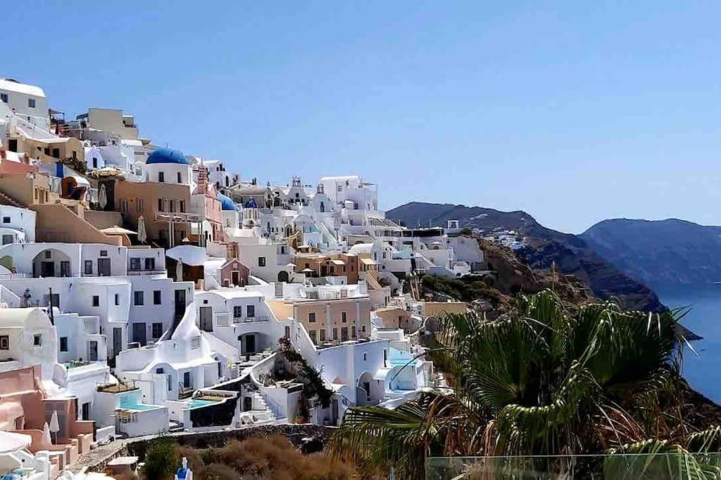 La Petite In -volcano View Oia (Santorini)