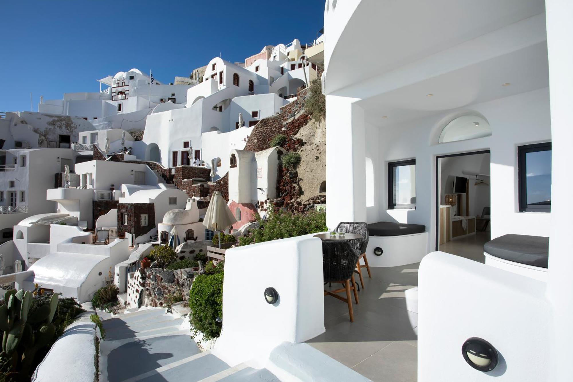 Angle Cavehouse Oia (Santorini)