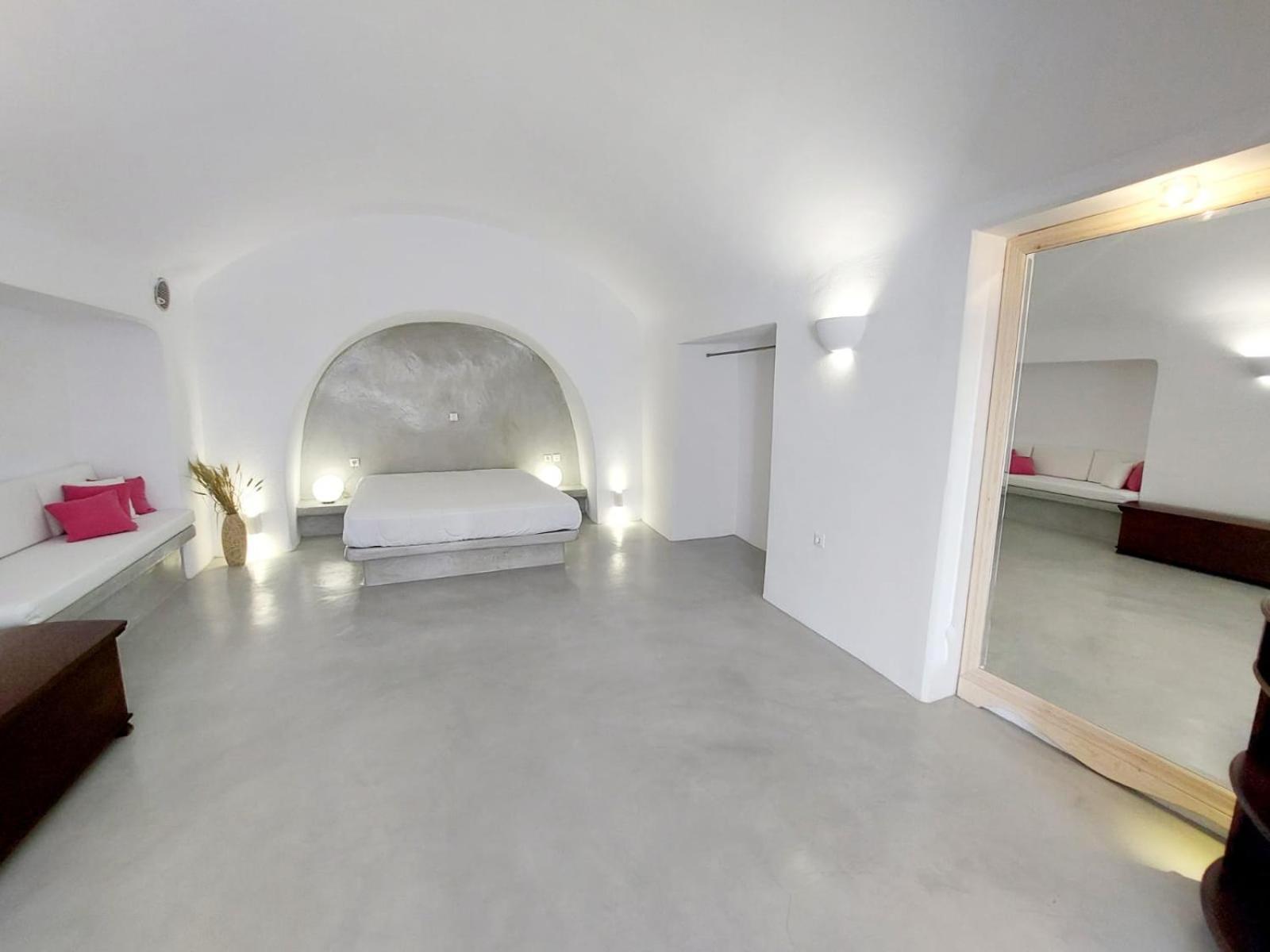 Nikos Aparthotel Oia (Santorini)