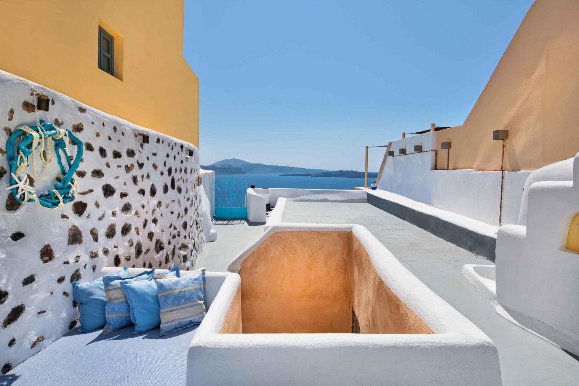Everblue Cave House By Thireon Villa *