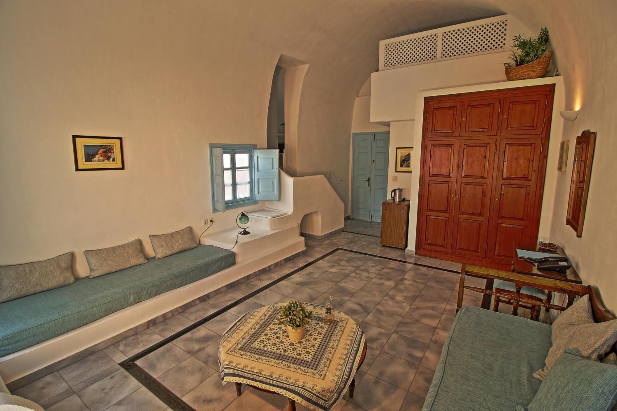Aethrio Aparthotel 4*