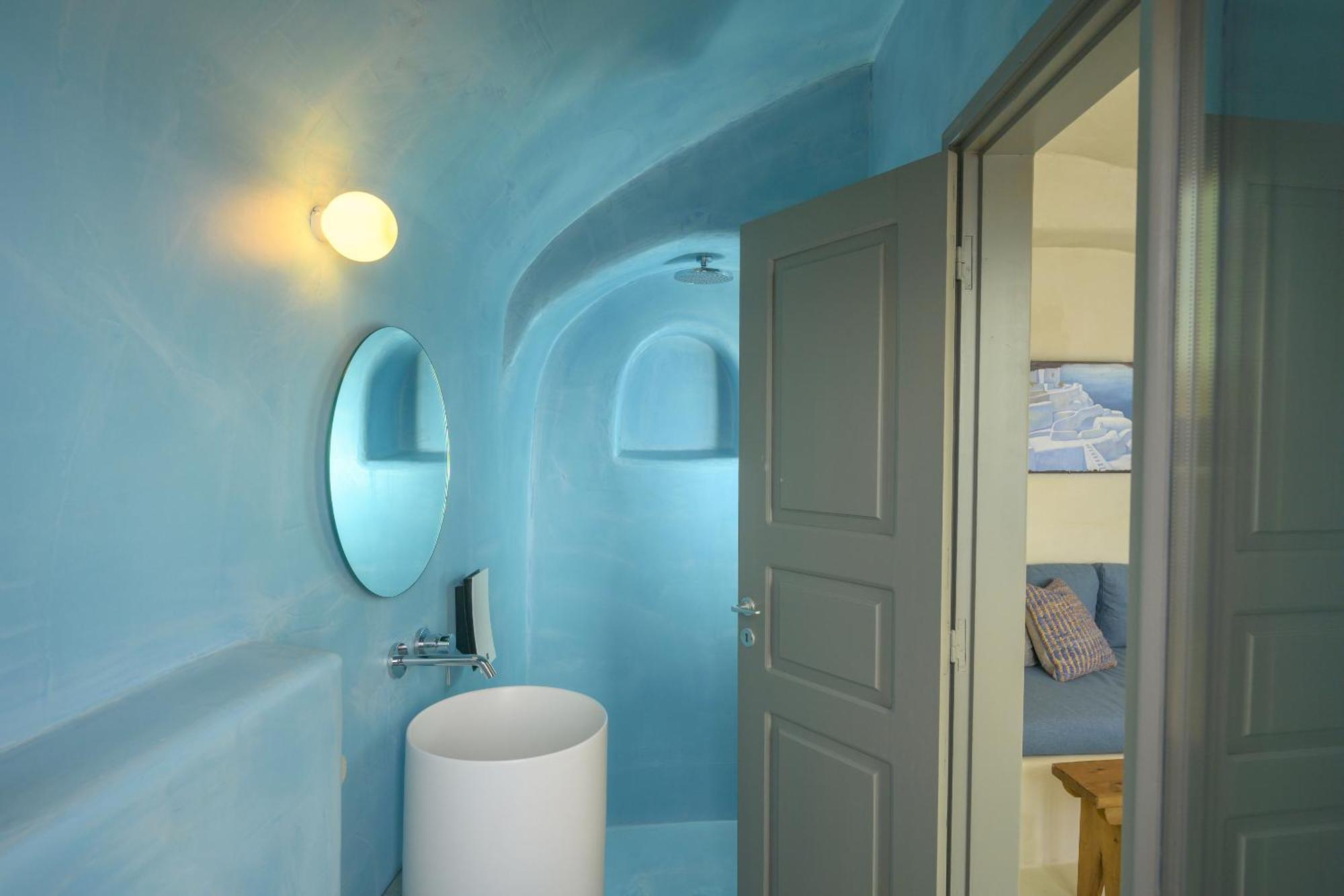Waves By Sv * Oia (Santorini)