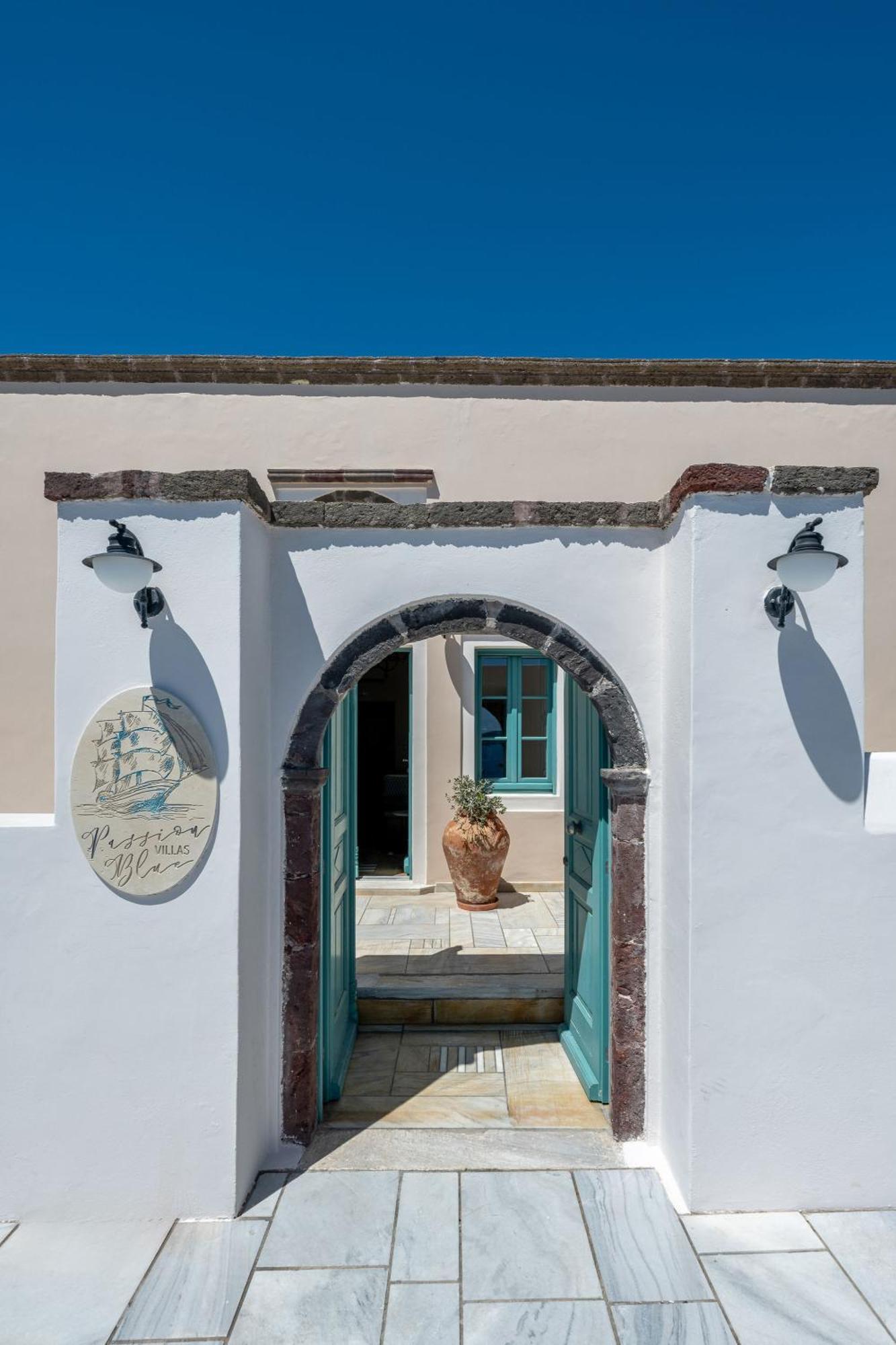Passion Blue * Oia (Santorini)