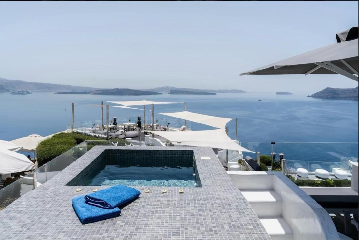 Enalion White * Oia (Santorini)