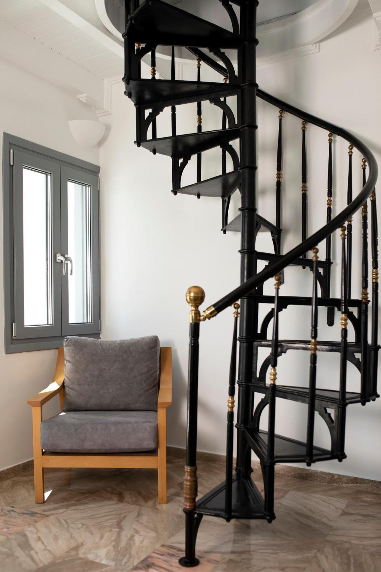 Apartment Captain's