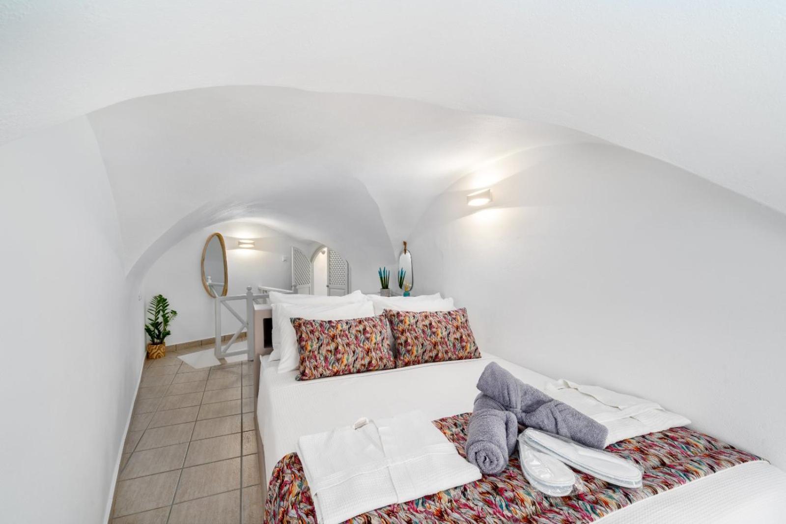 Sunup Lux Villa Oia (Santorini)