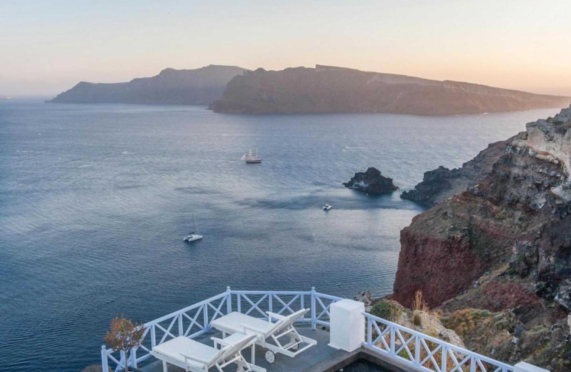 Charming Santorini Yagos 1 Bedroom Min, Children Age 12 Years Private Furnished Balcony With Hot Tub Overlooking The Sea ,