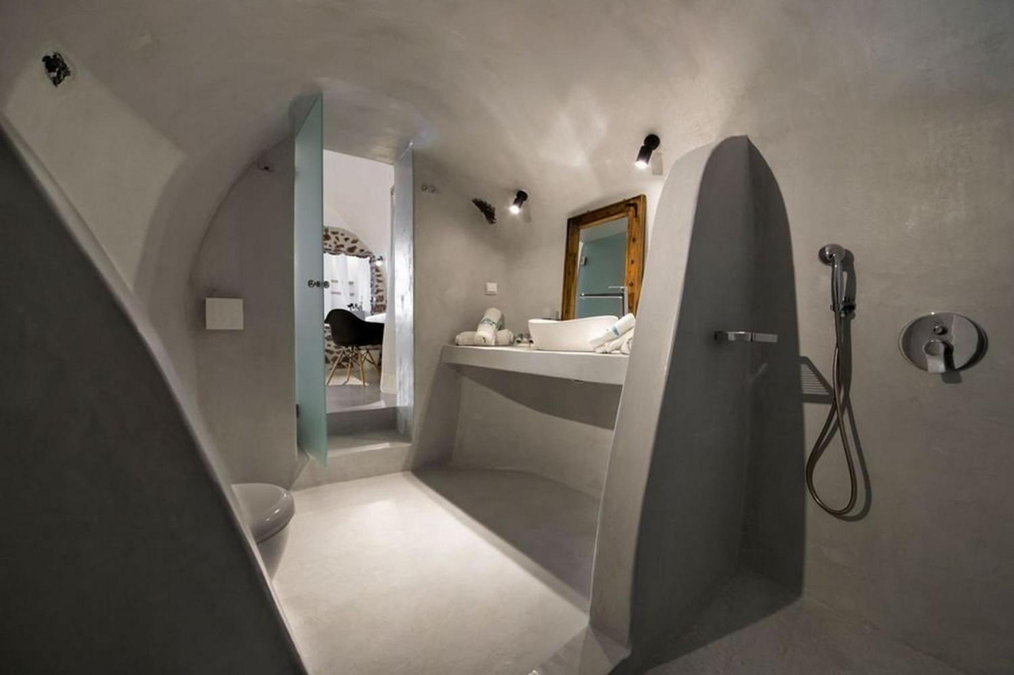 Charming Santorini Yagos 1 Bedroom Min, Children Age 12 Years Private Furnished Balcony With Hot Tub Overlooking The Sea , Villa