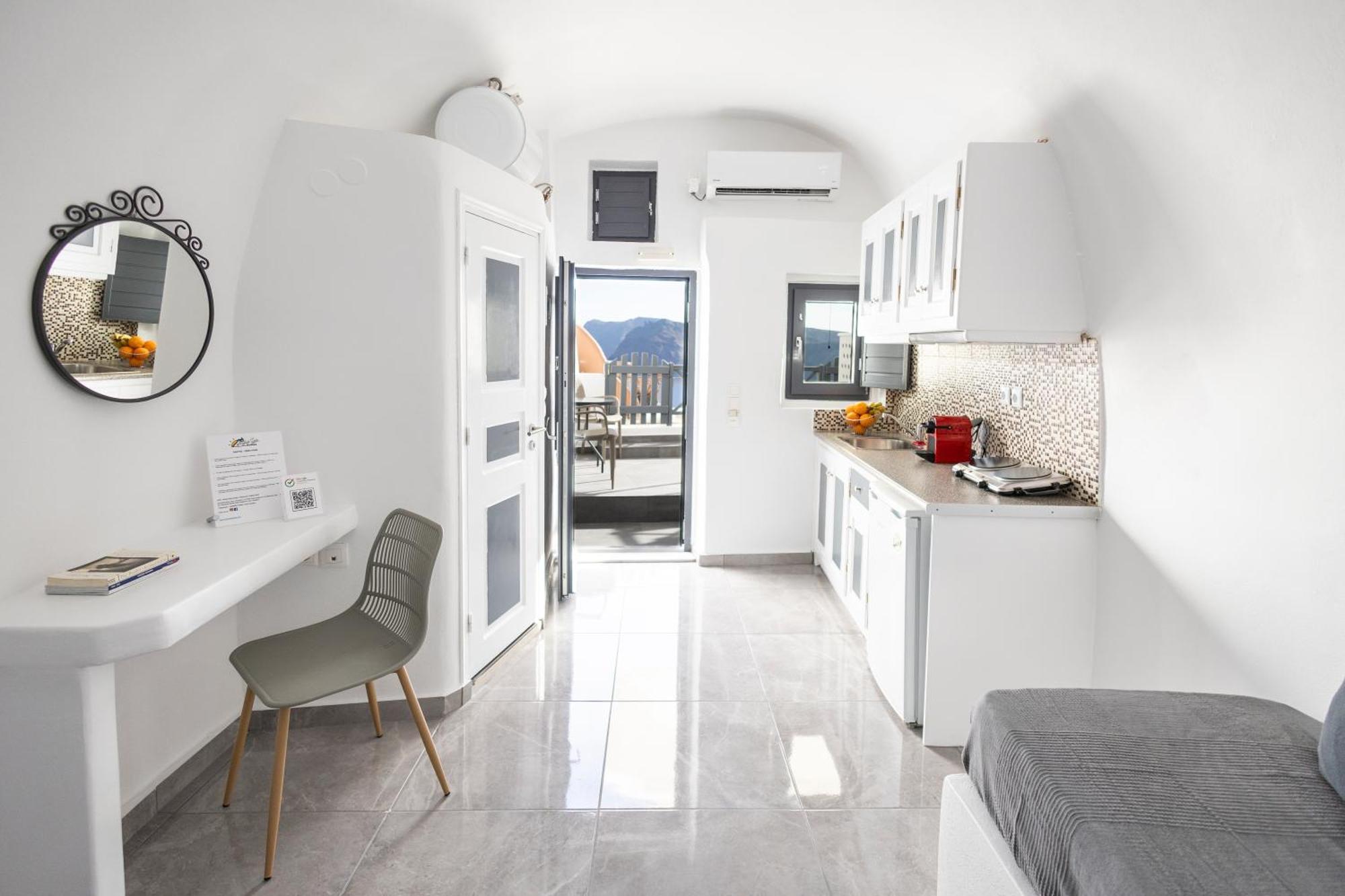 White Side Apartment Ia