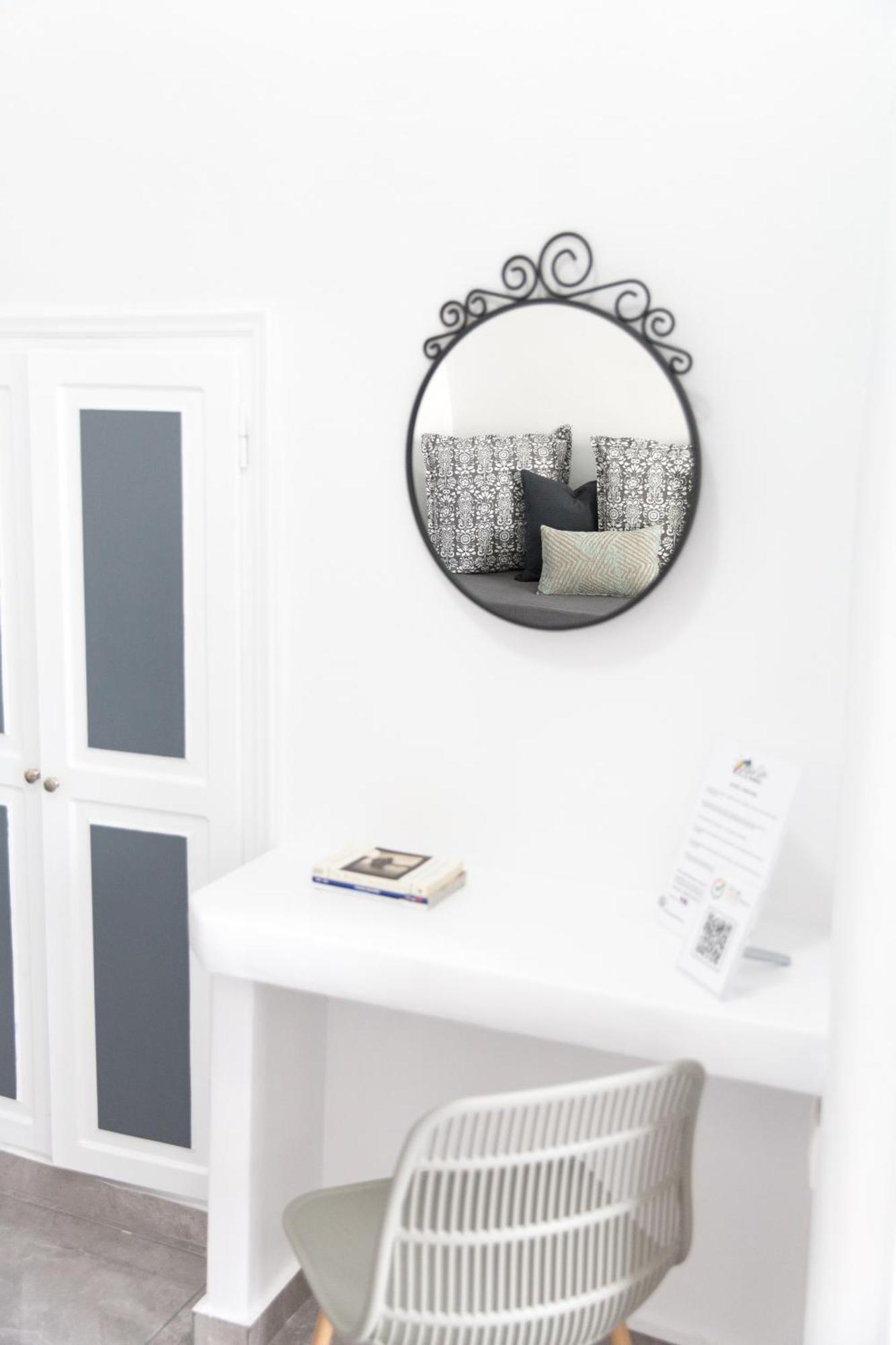 Apartment White Side Ia