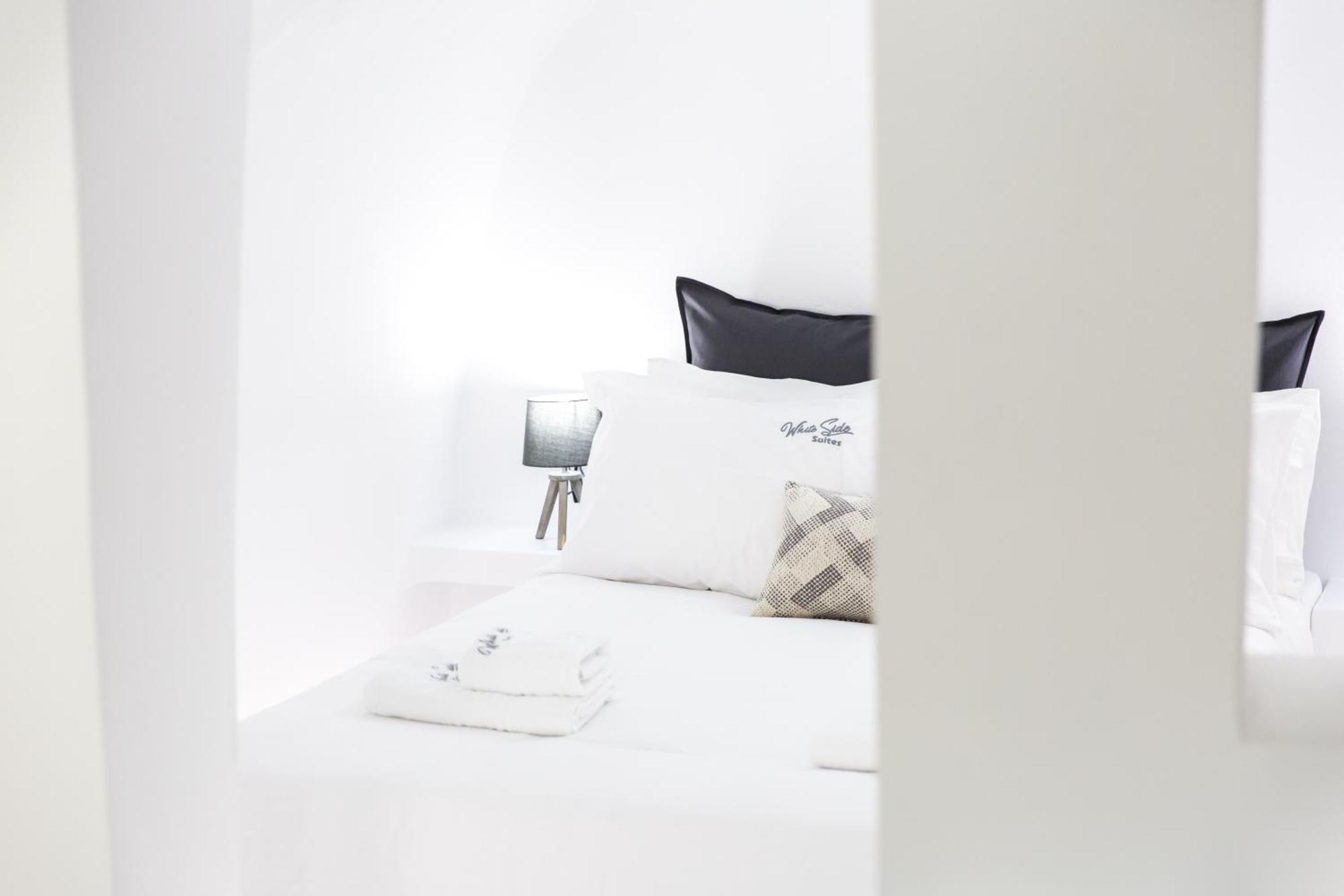 Apartment White Side Ia