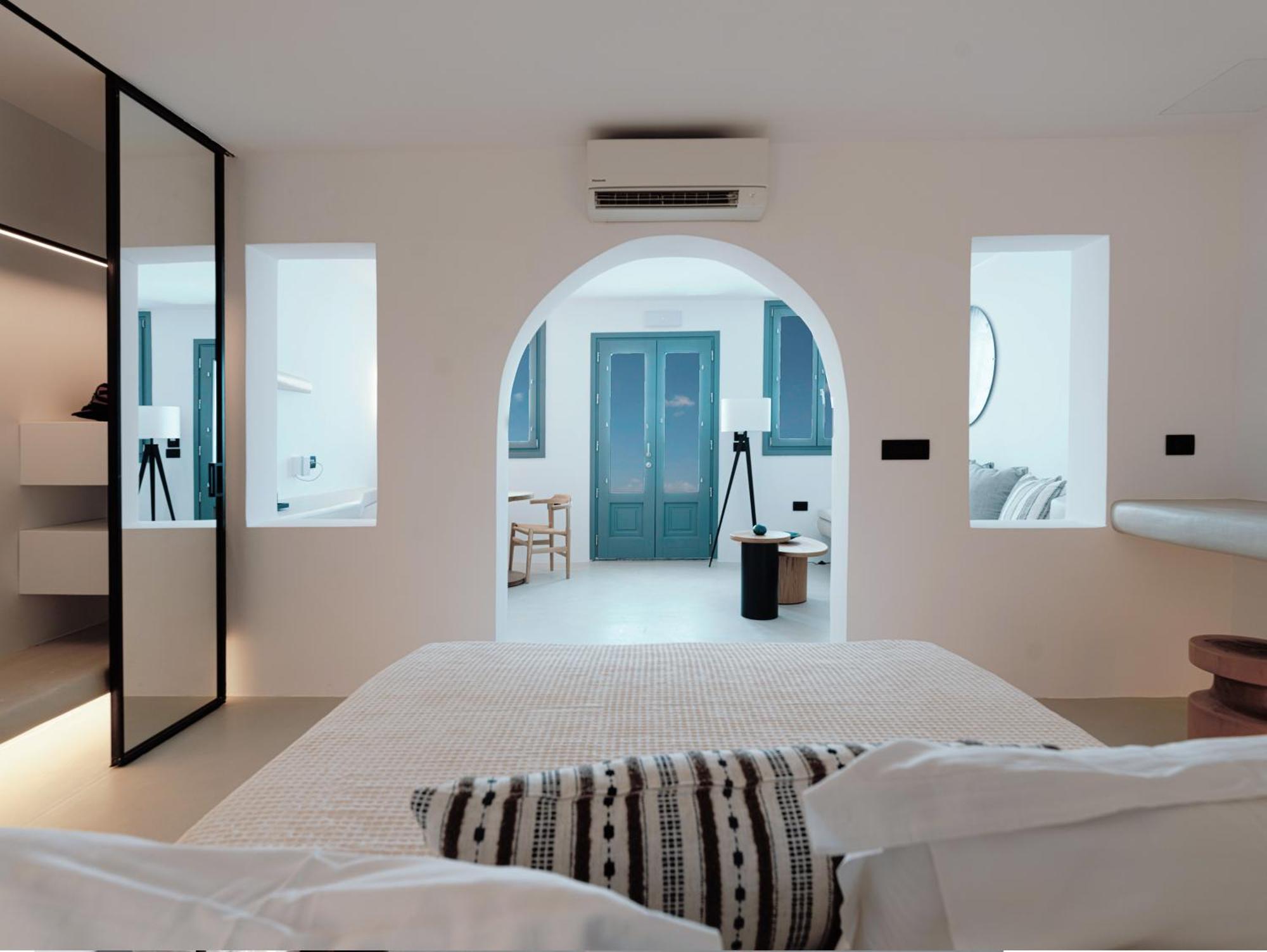 Ikies Santorini Hotel 4*