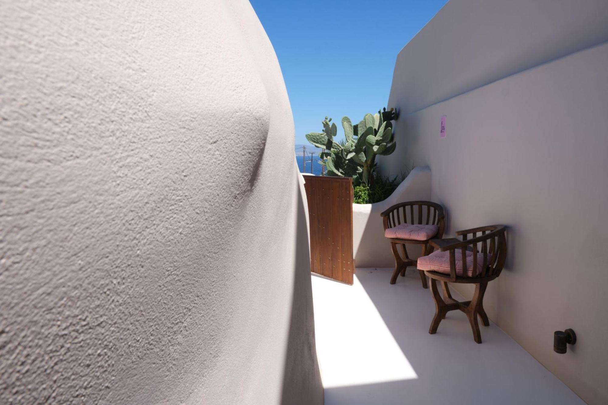 Pink Freud Santorini * Oia (Santorini)