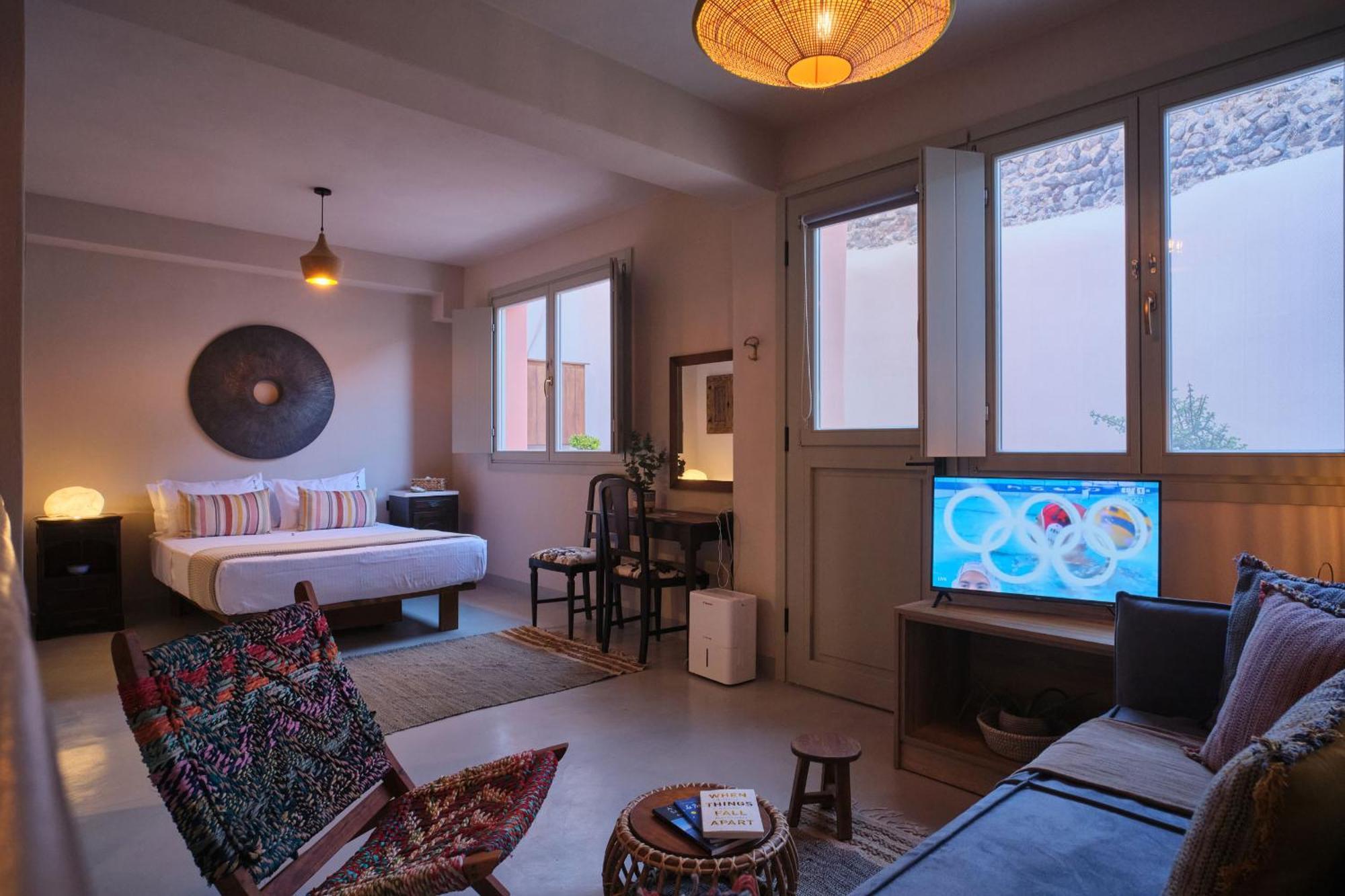 Villa Pink Freud Santorini