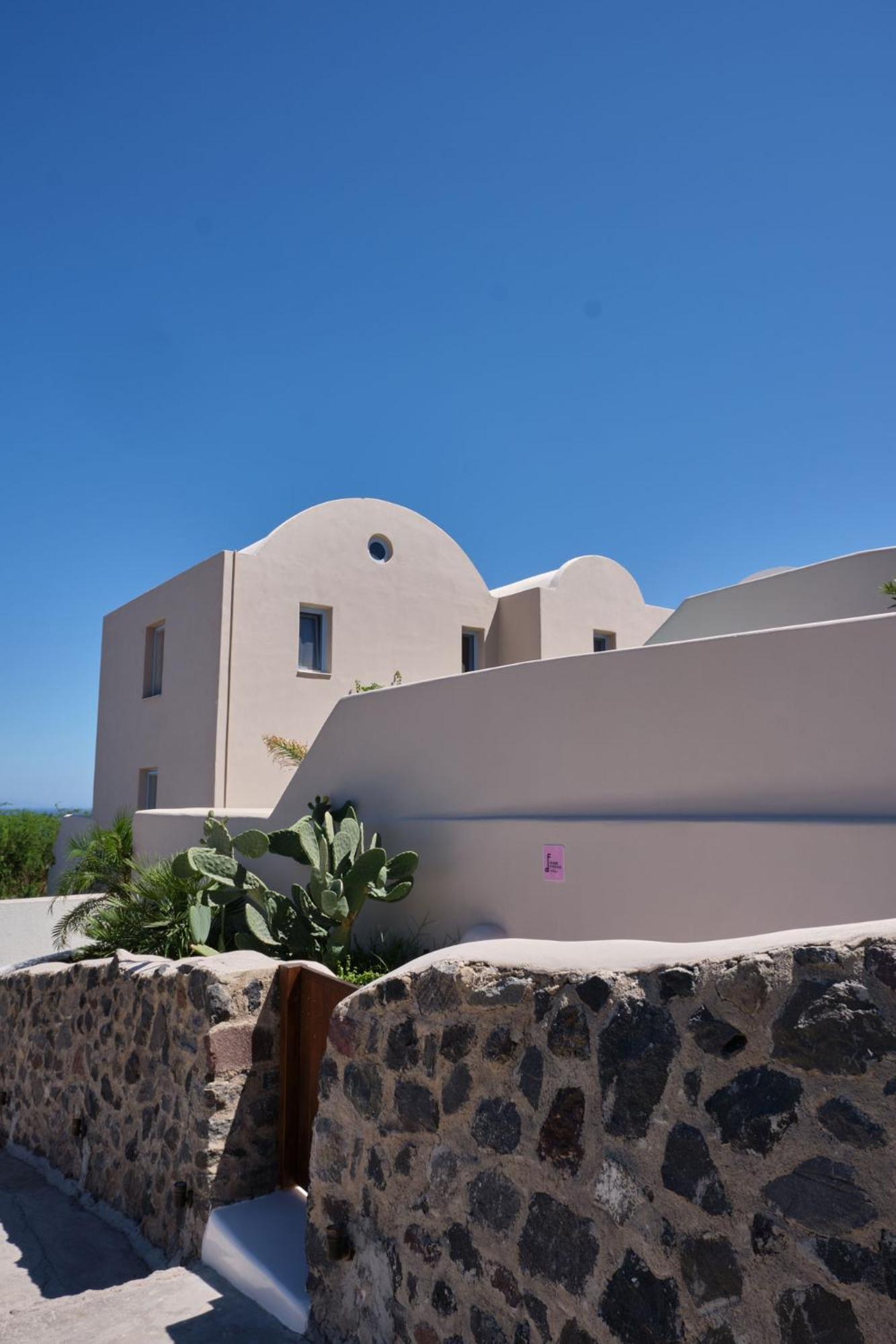 Pink Freud Santorini Villa Oia (Santorini)
