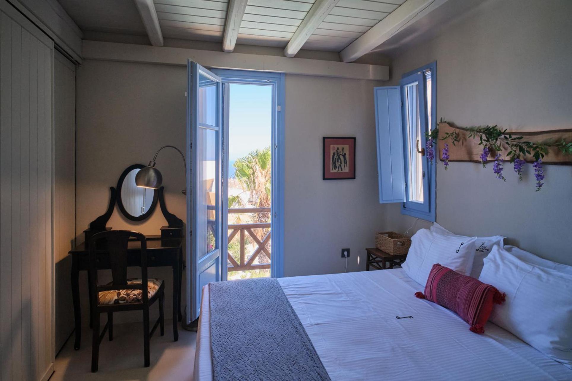 Pink Freud Santorini *