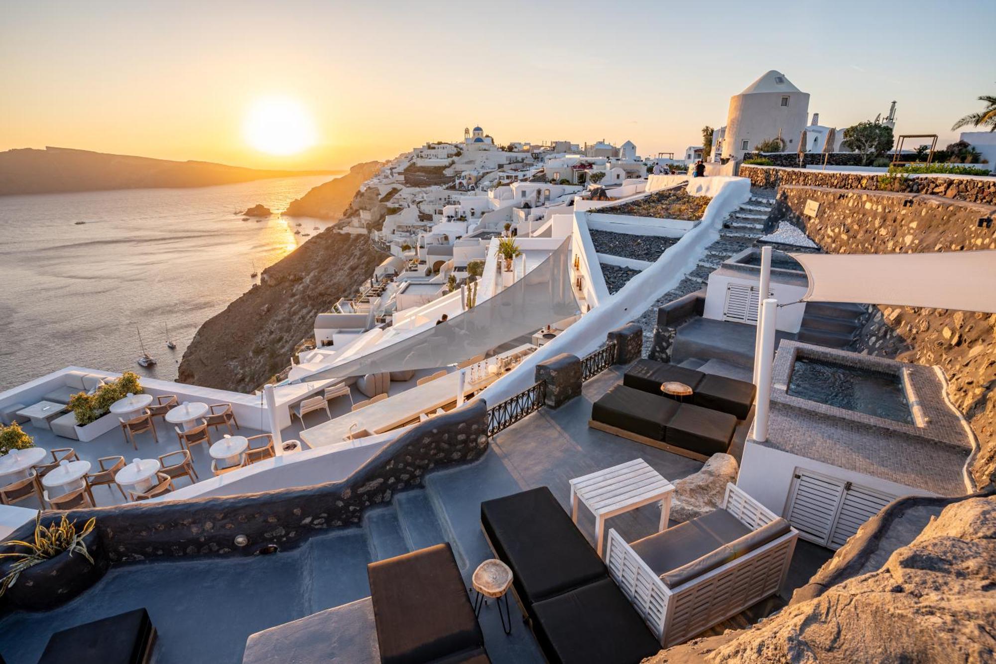 Enalion 3* Oia (Santorini)