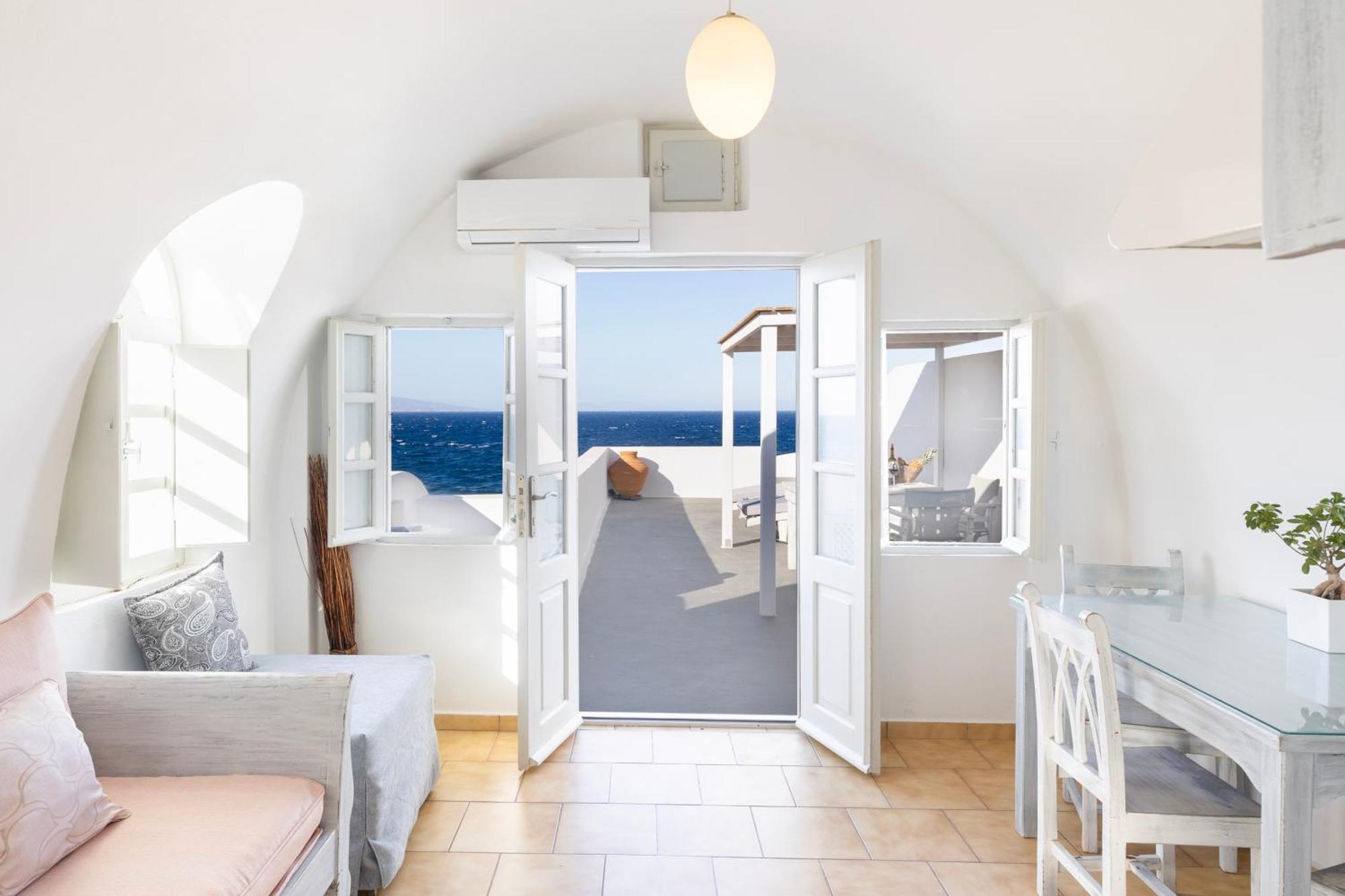 Vrachia & Apartment Oia (Santorini)