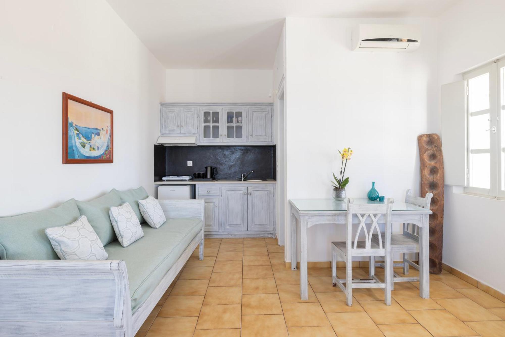Vrachia & Apartment Oia (Santorini)