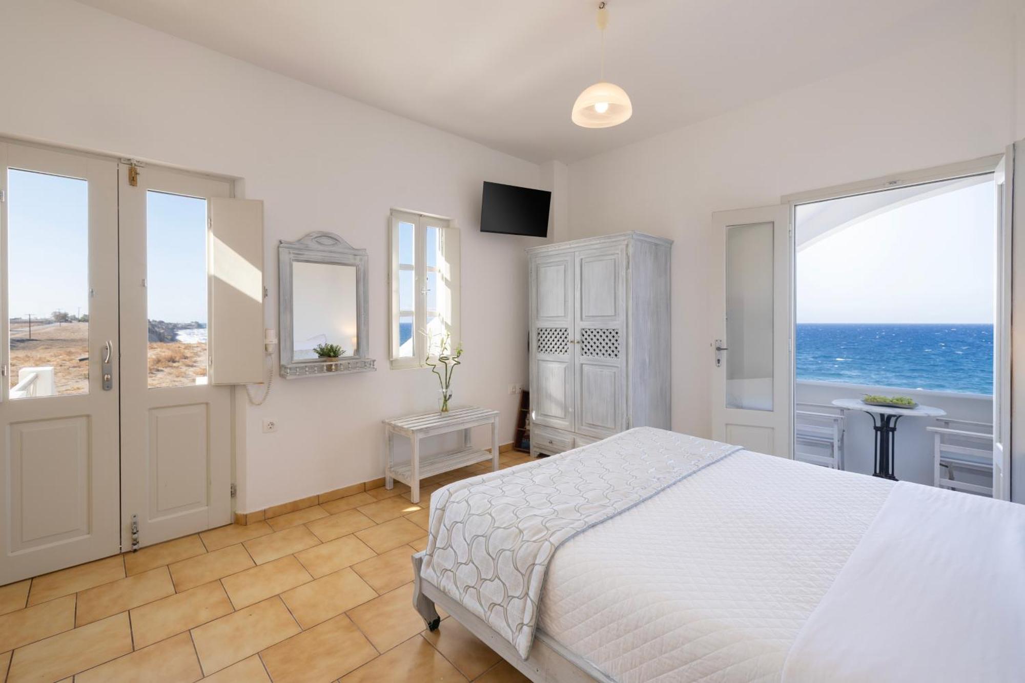 Vrachia & Apartment Oia (Santorini)
