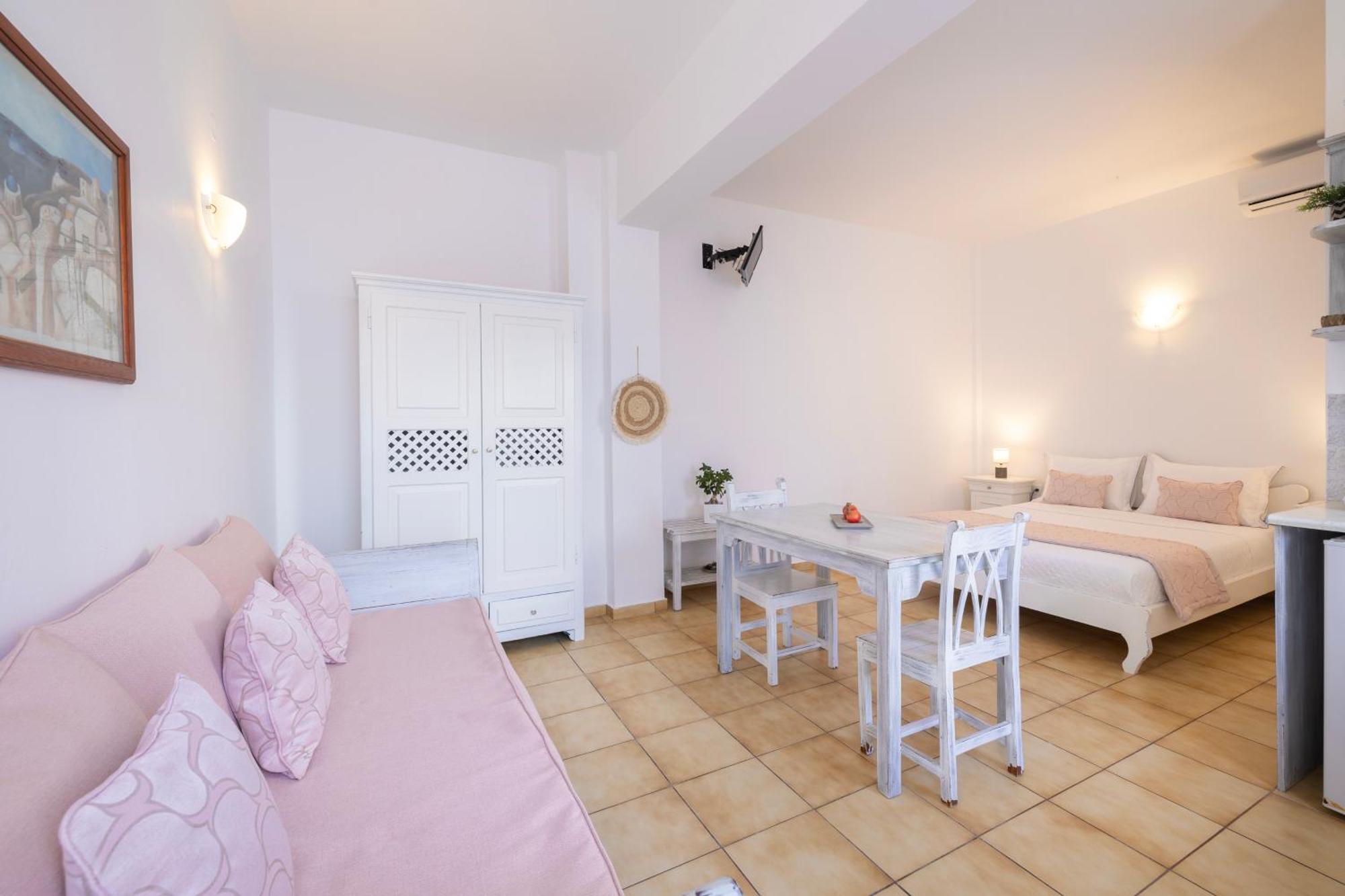 Vrachia & Apartment Oia (Santorini)