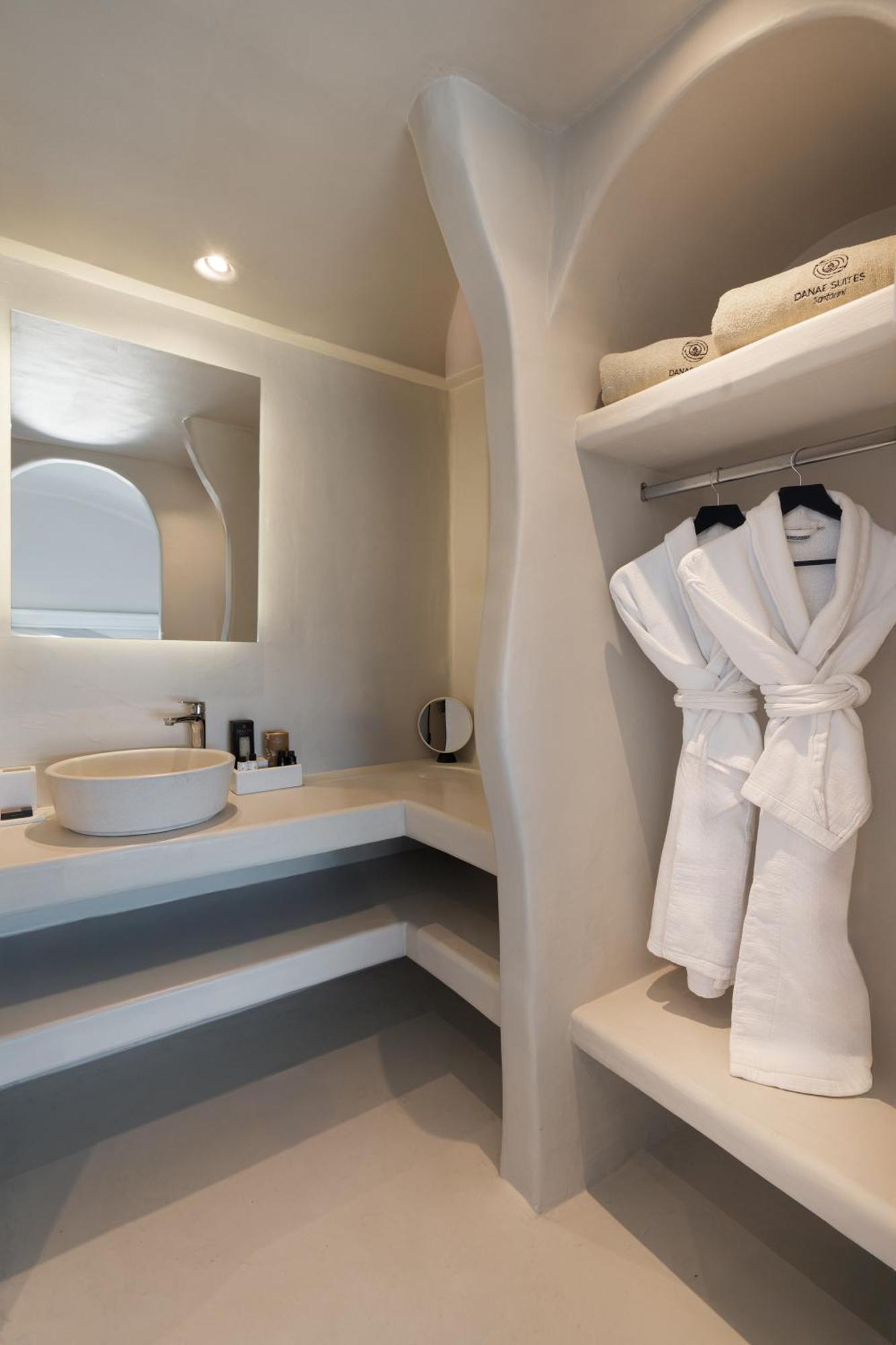 Hotel Danae Santorini 4*