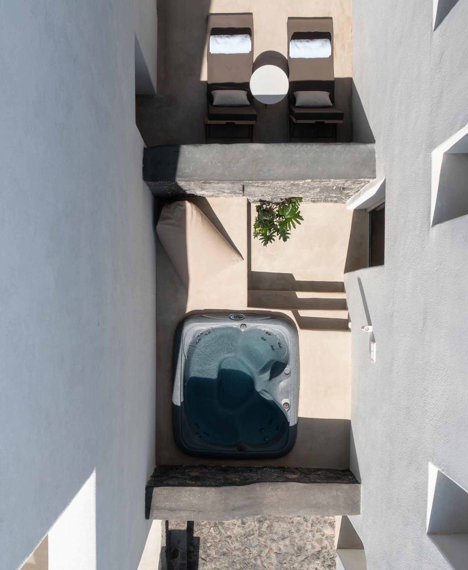 Danae Santorini Hotel 4*