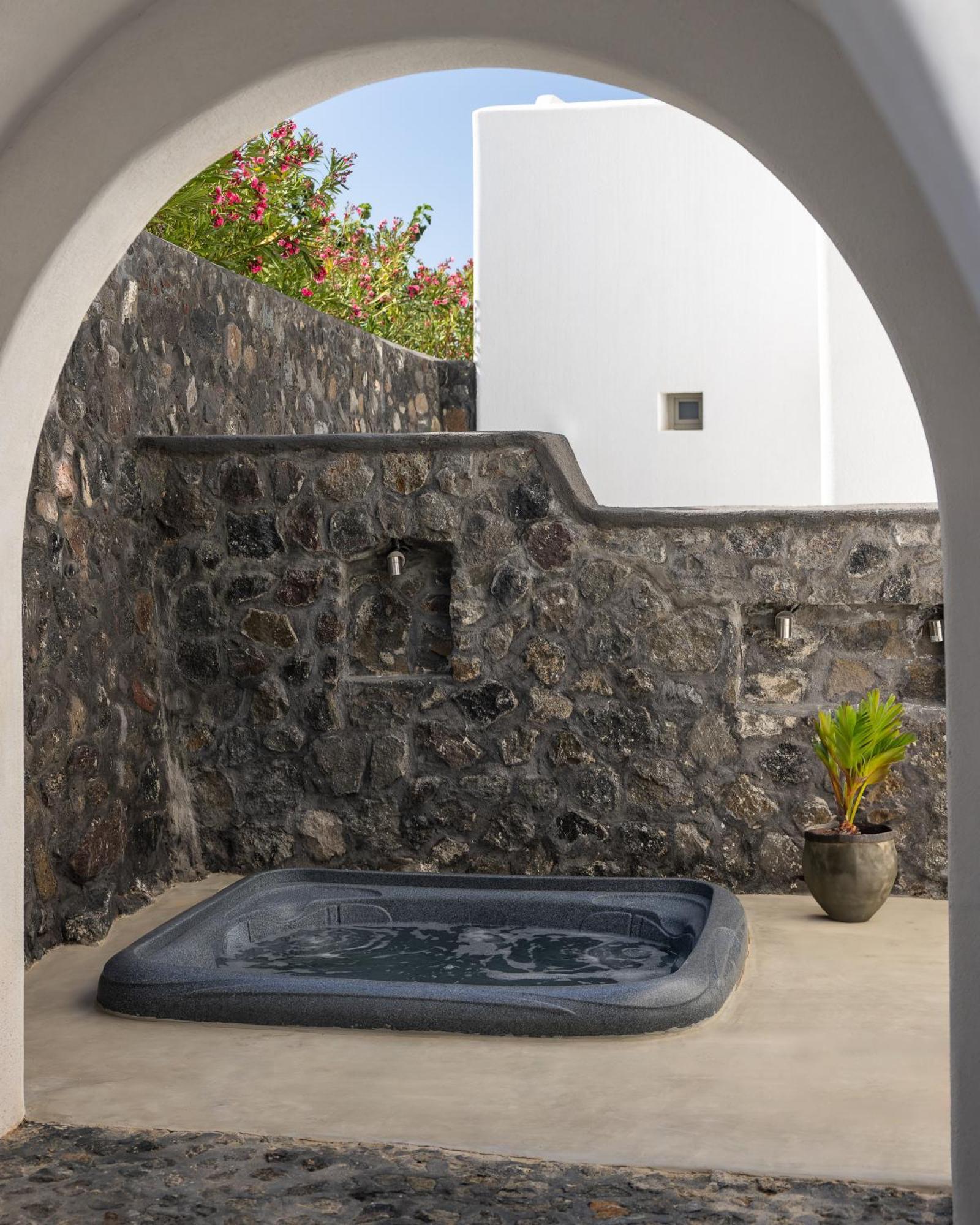 Hotel Danae Santorini 4*