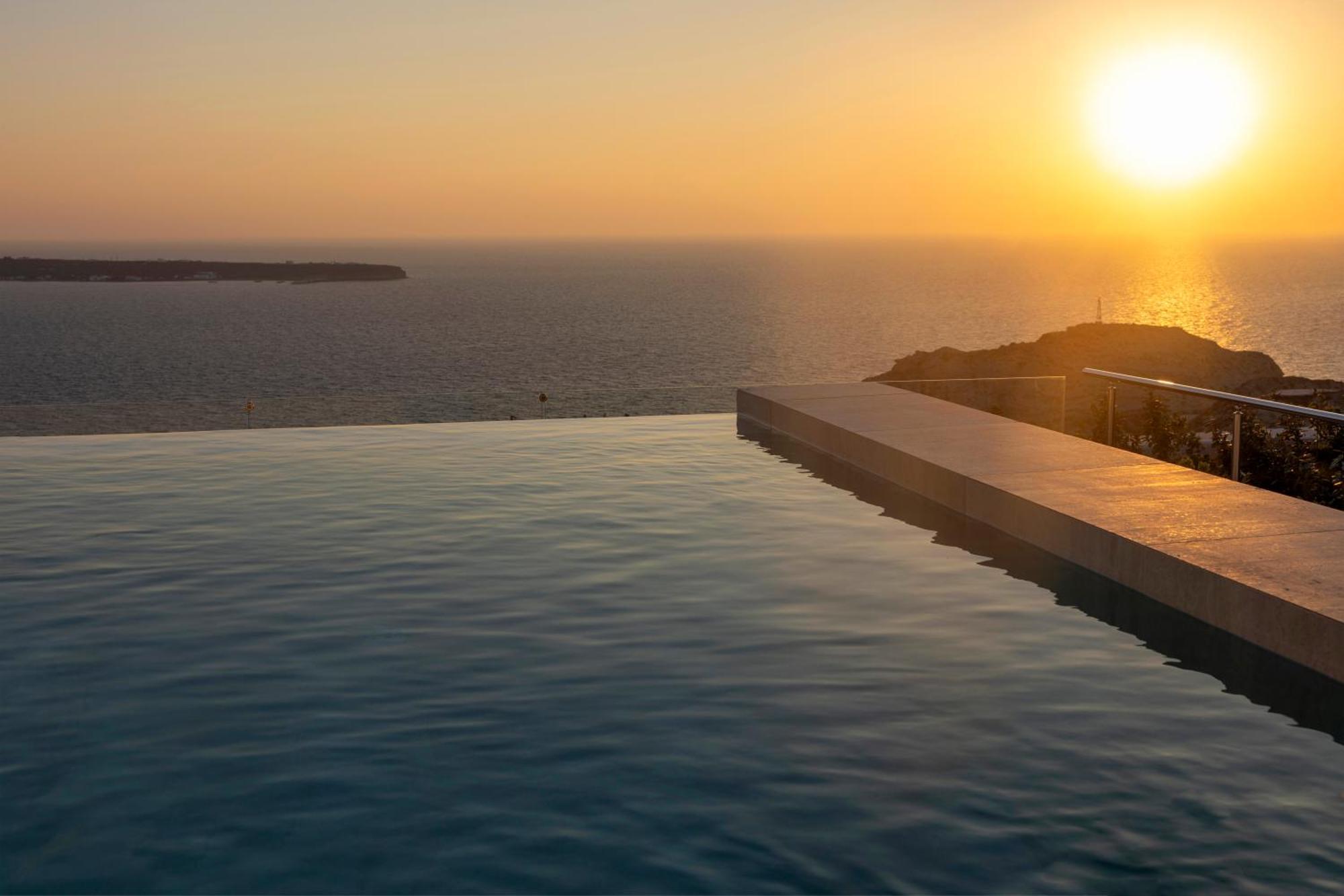 Santo Pure & 5* Oia (Santorini)